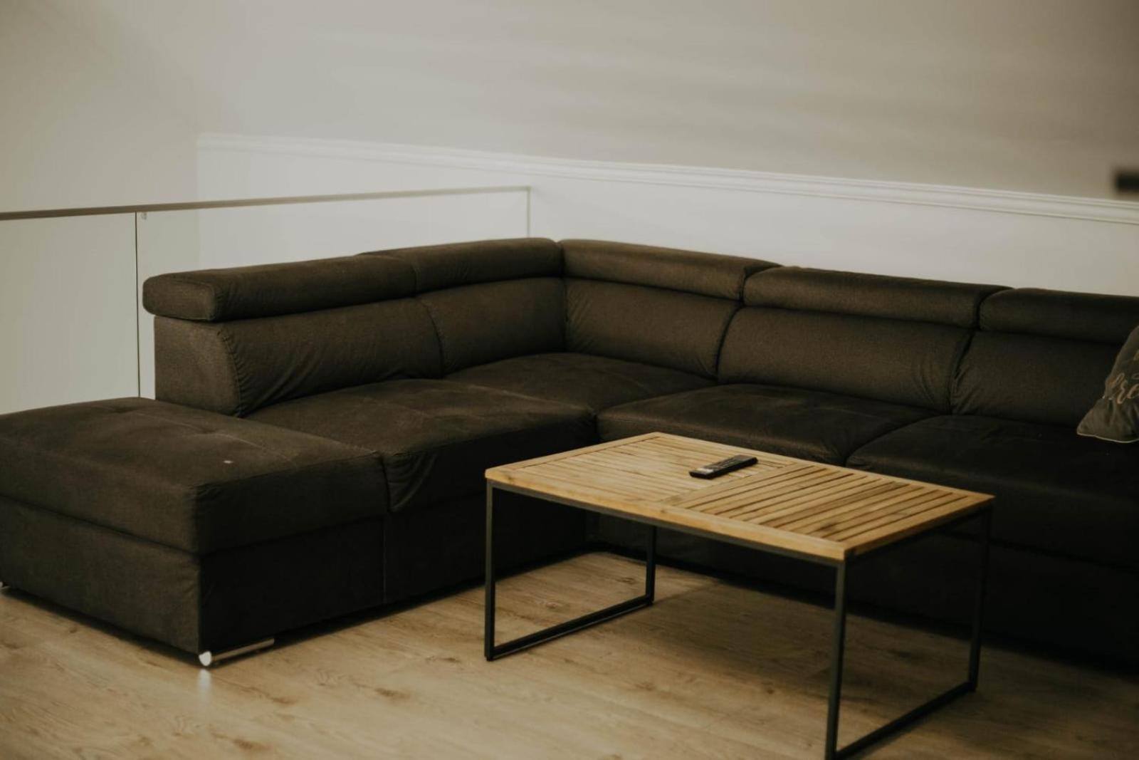 Apartment with Balcony - Photo 4