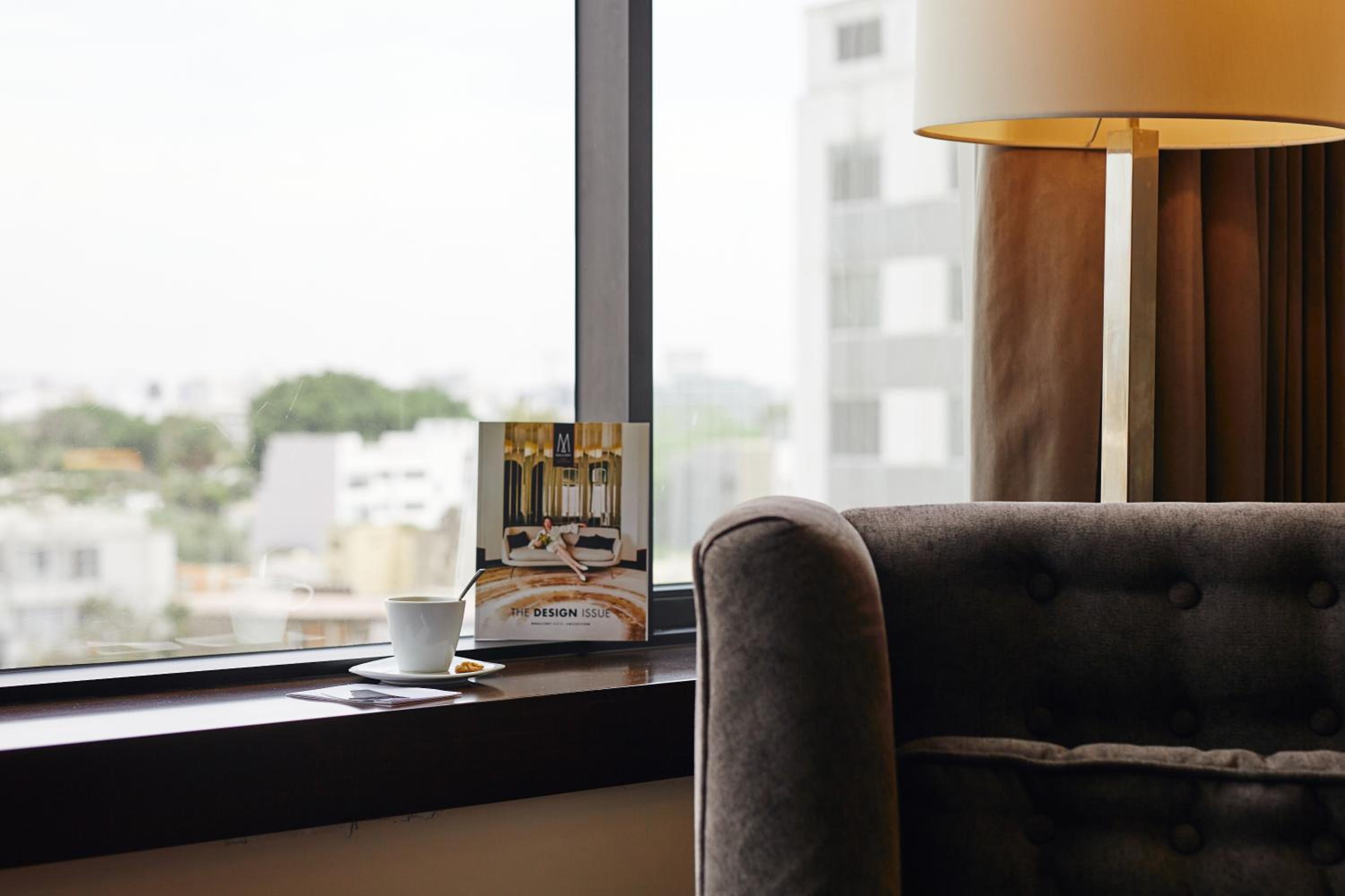 Deluxe King Room - Photo 16