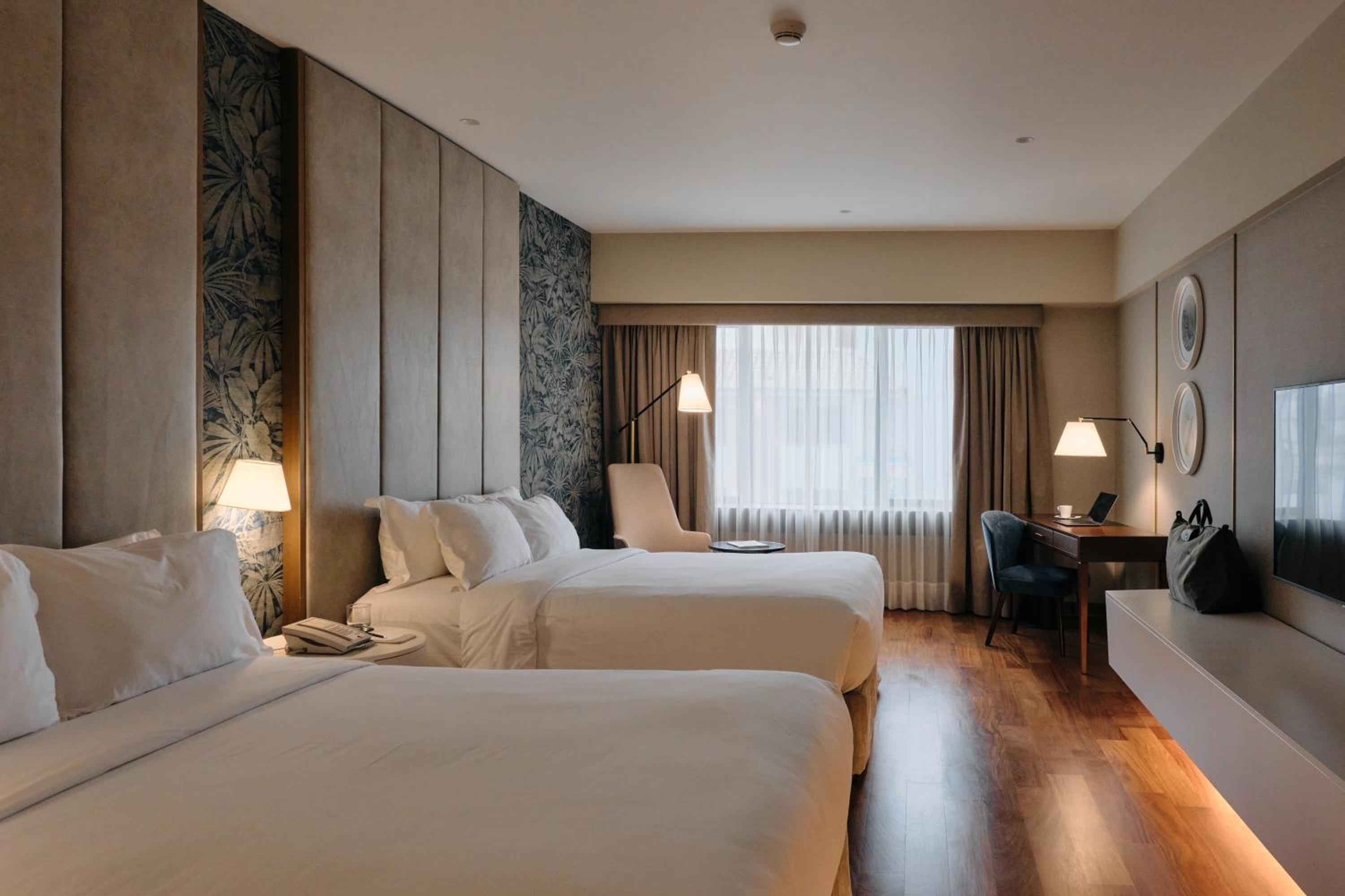 Deluxe Double Room with Two Double Beds - Photo 8