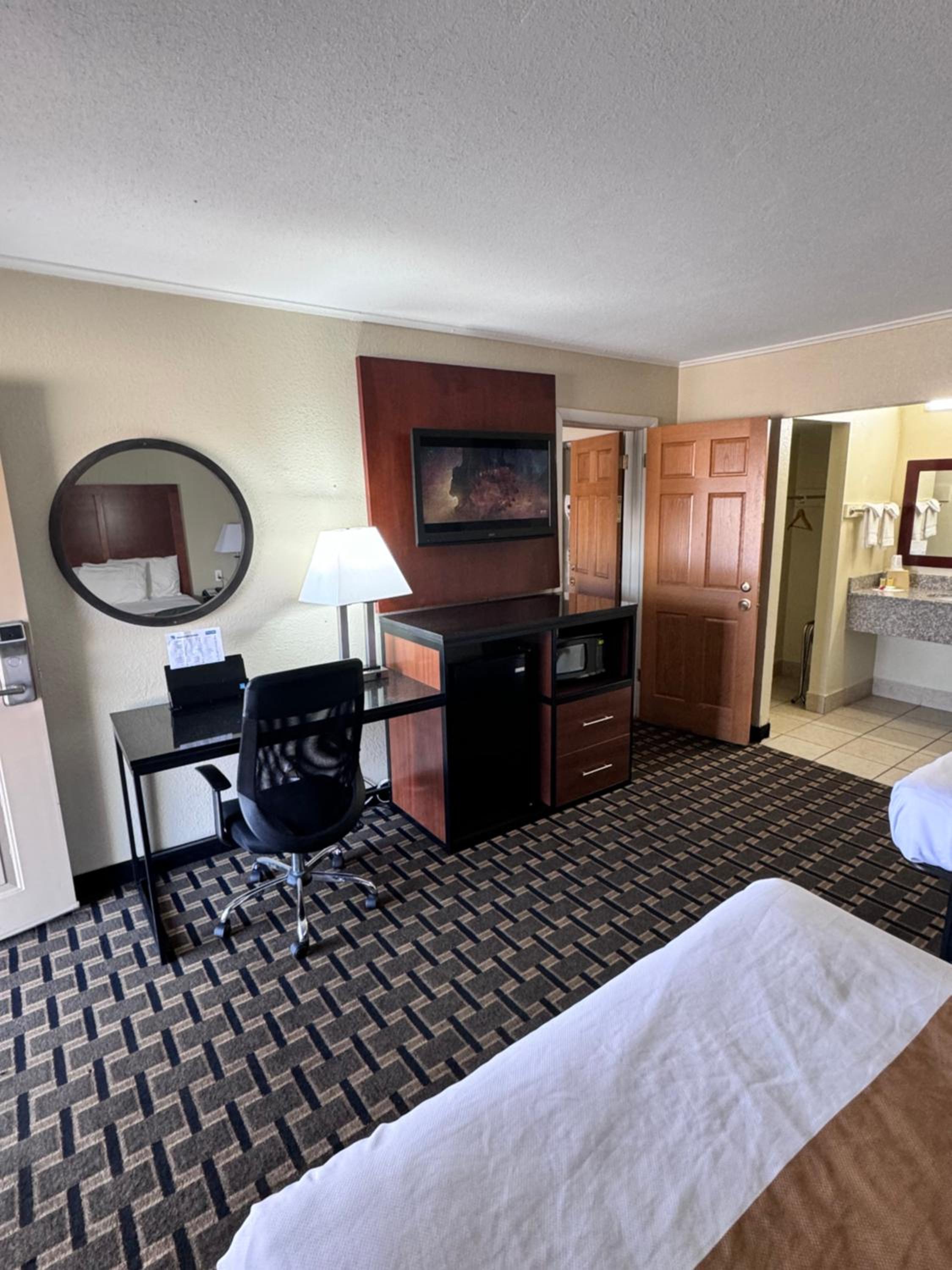  2 Double Beds Non-Smoking - Photo 8