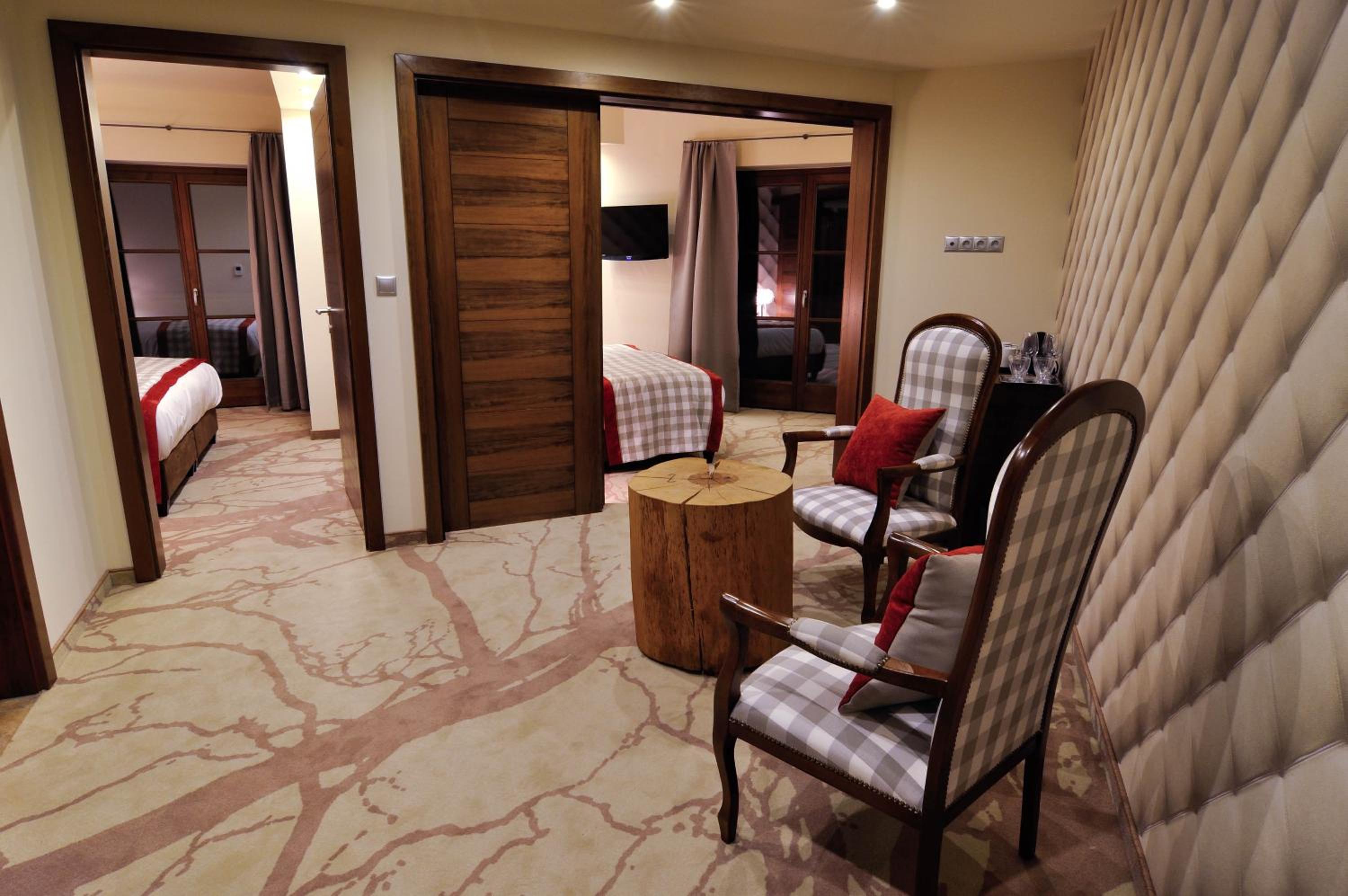 Superior Family Room photo 3
