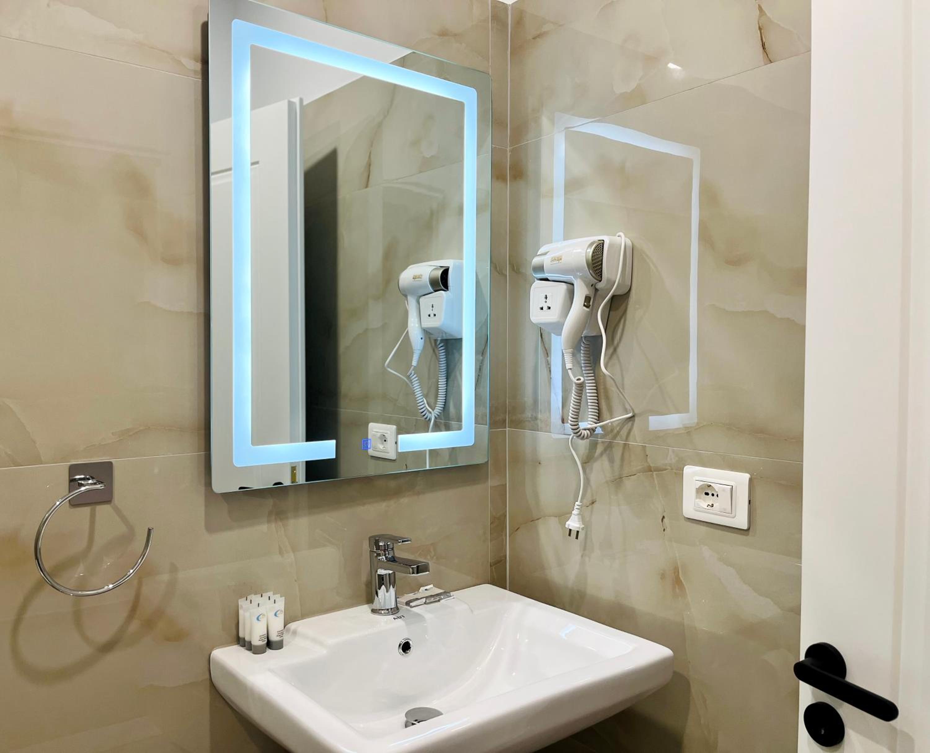 Superior Triple Room photo 3