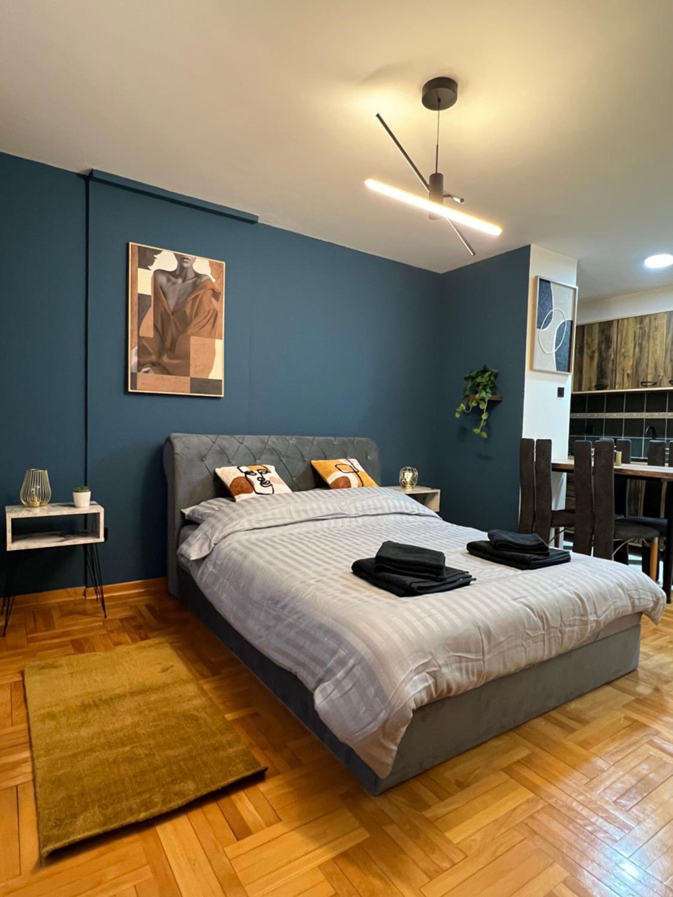 One-Bedroom Apartment photo 1