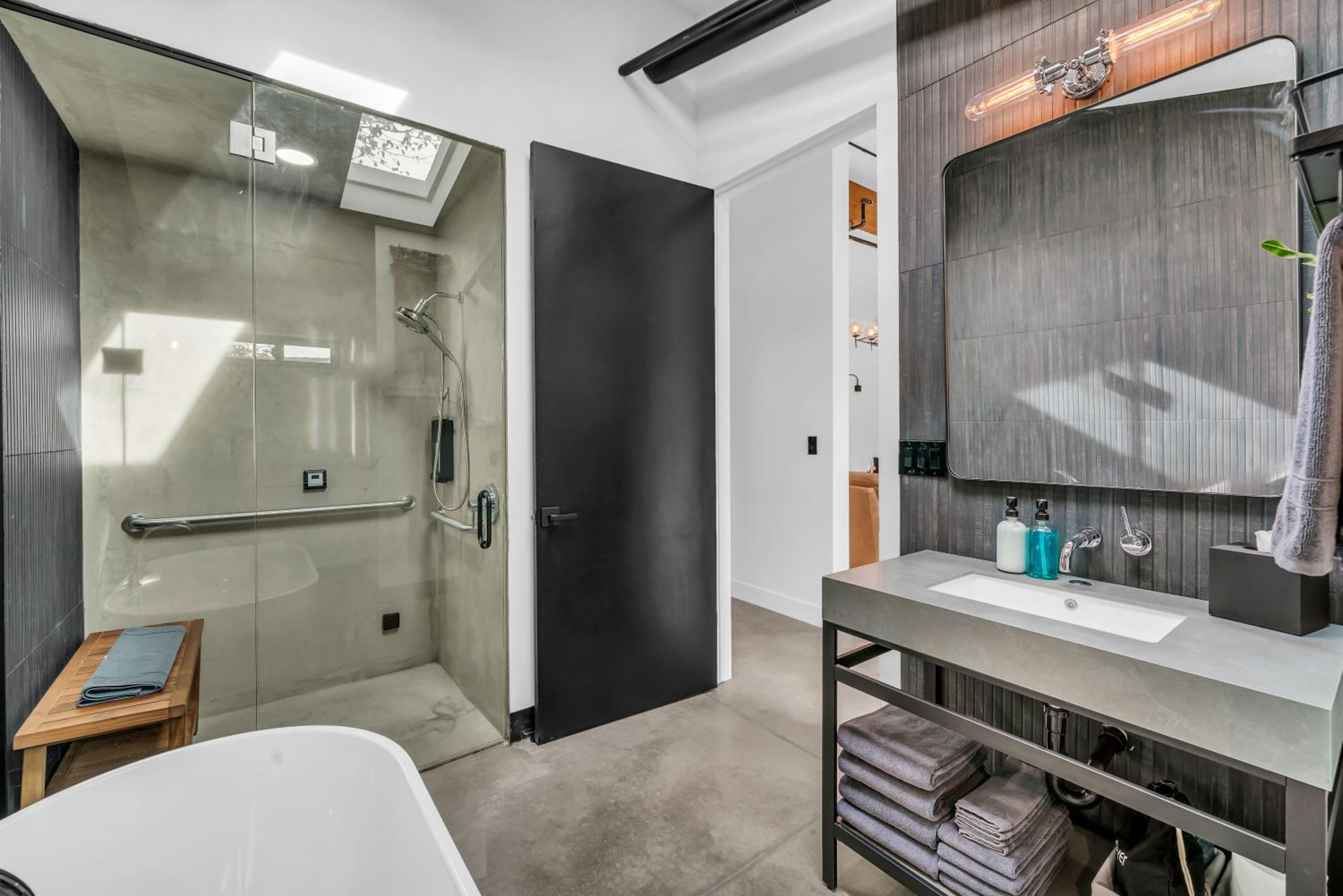 One-Bedroom House - Photo 14