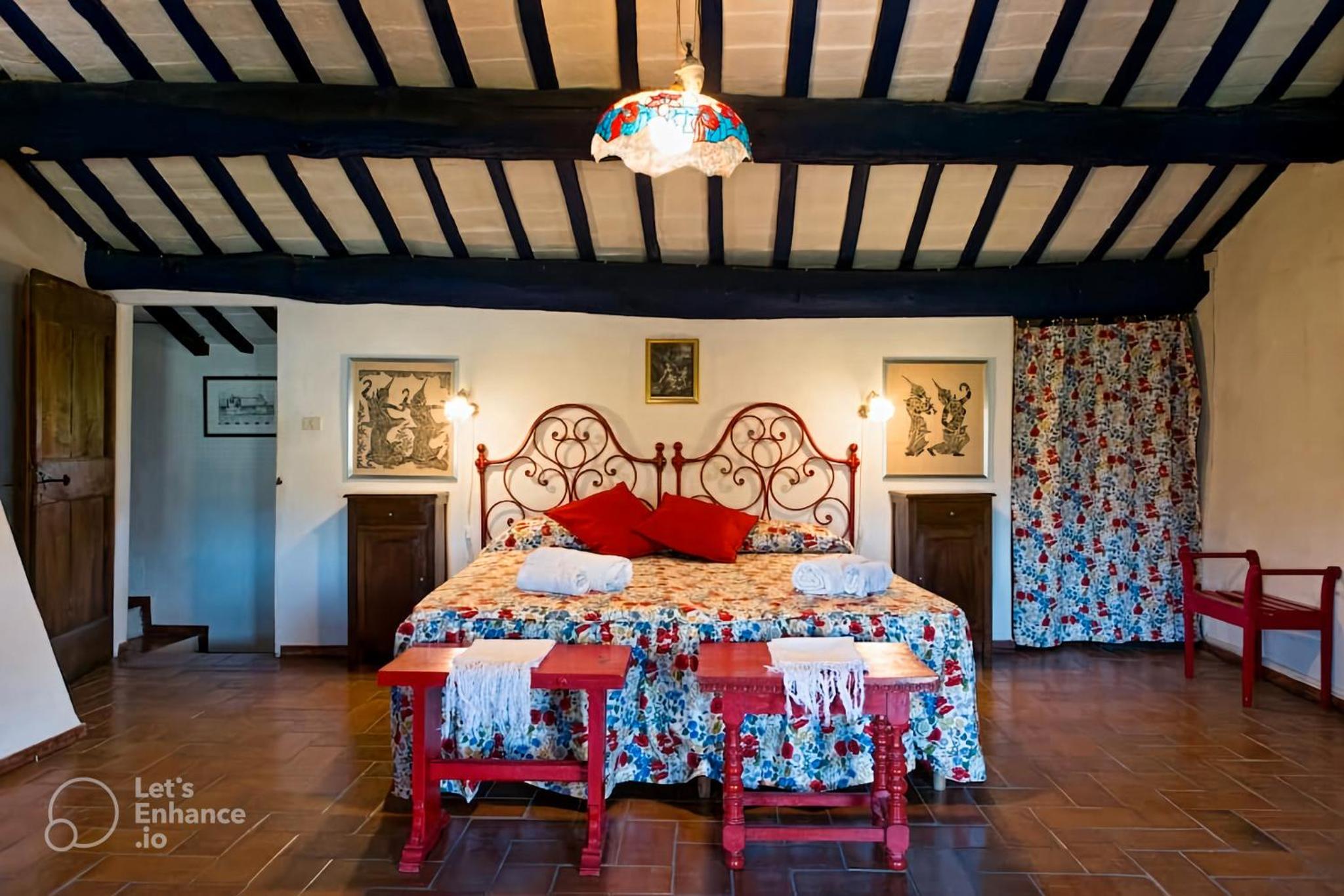 Five-Bedroom House photo 1