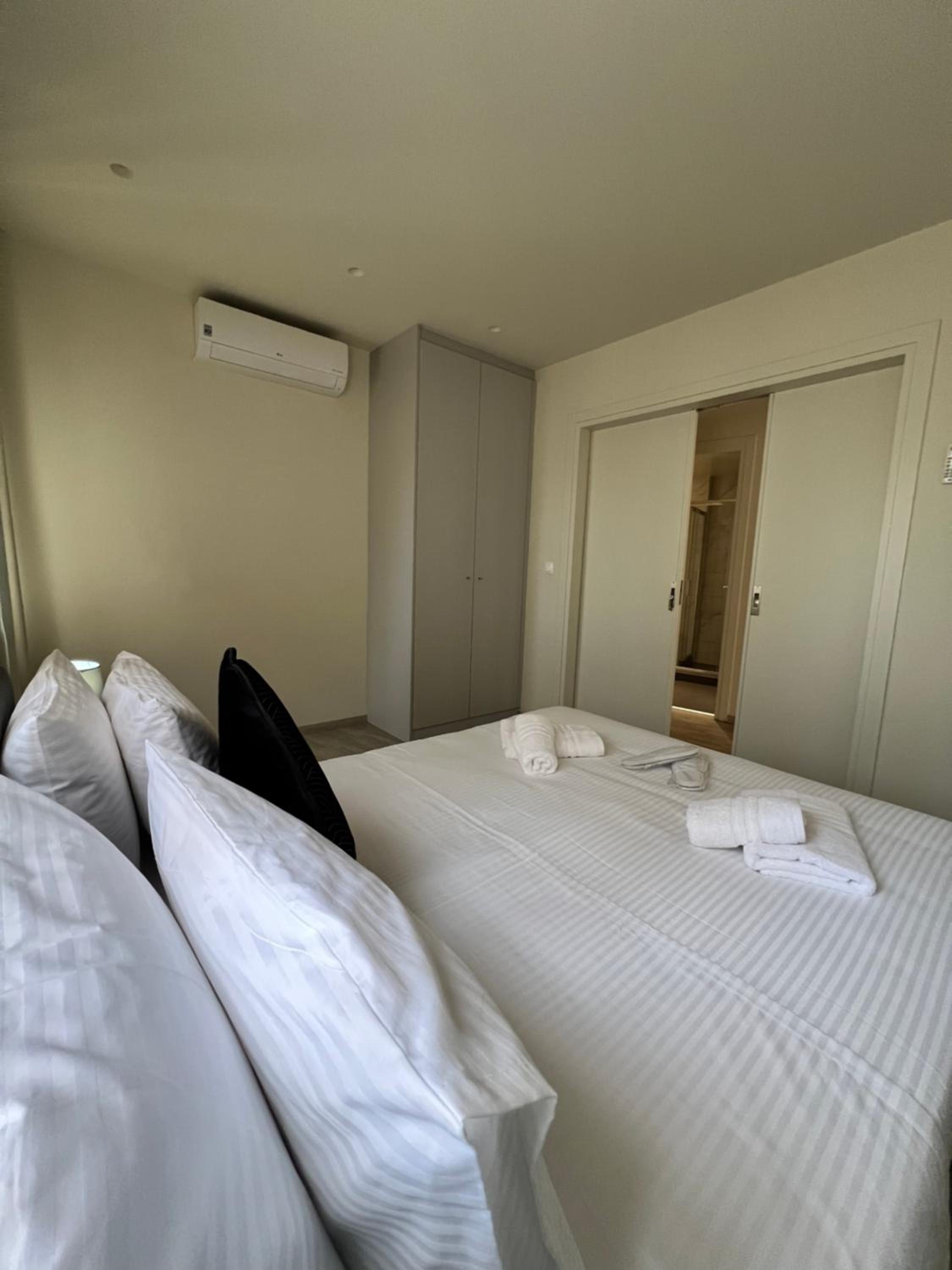 Superior King Suite photo 2