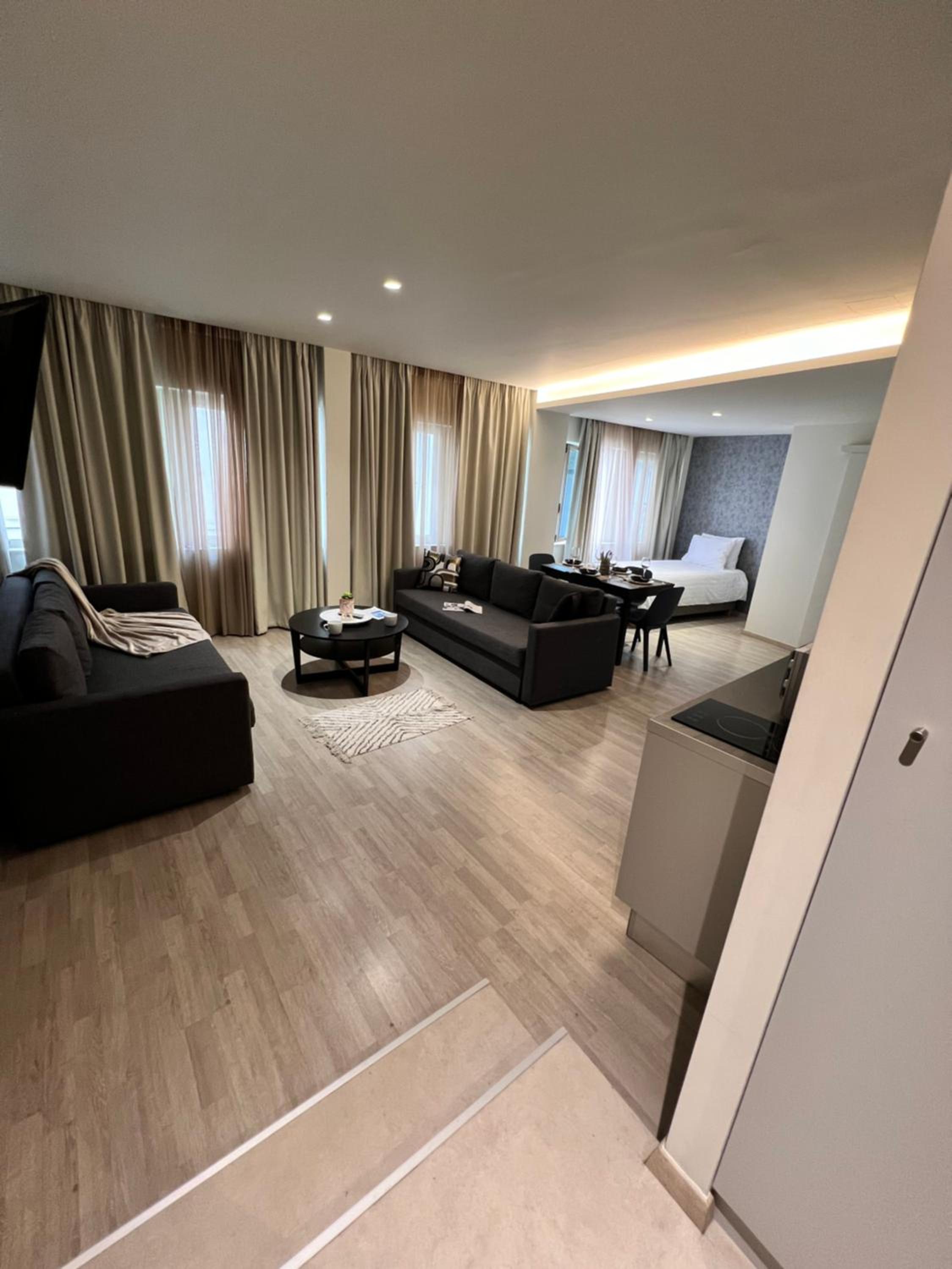 Superior King Suite photo 3