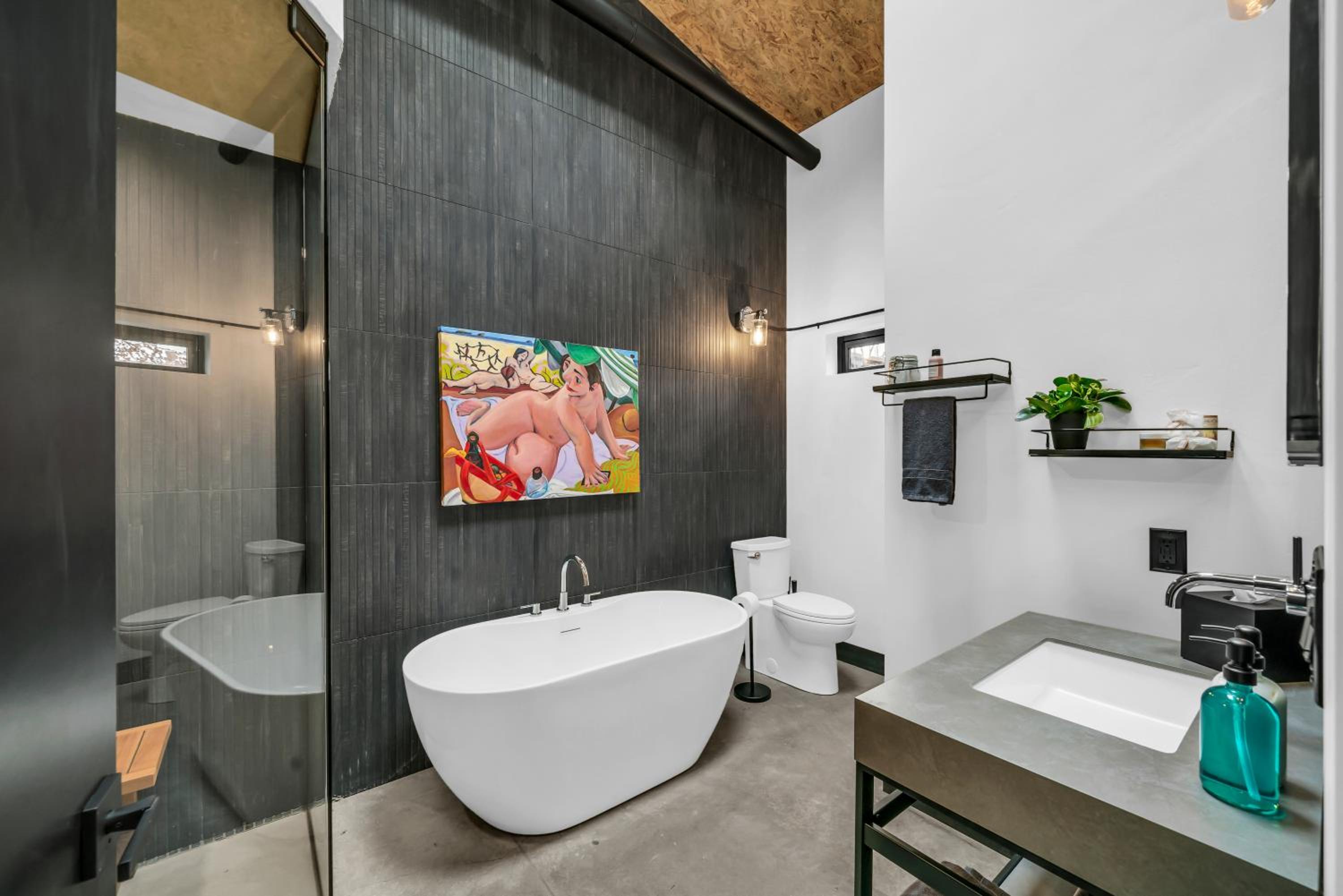 One-Bedroom Apartment - Photo 12