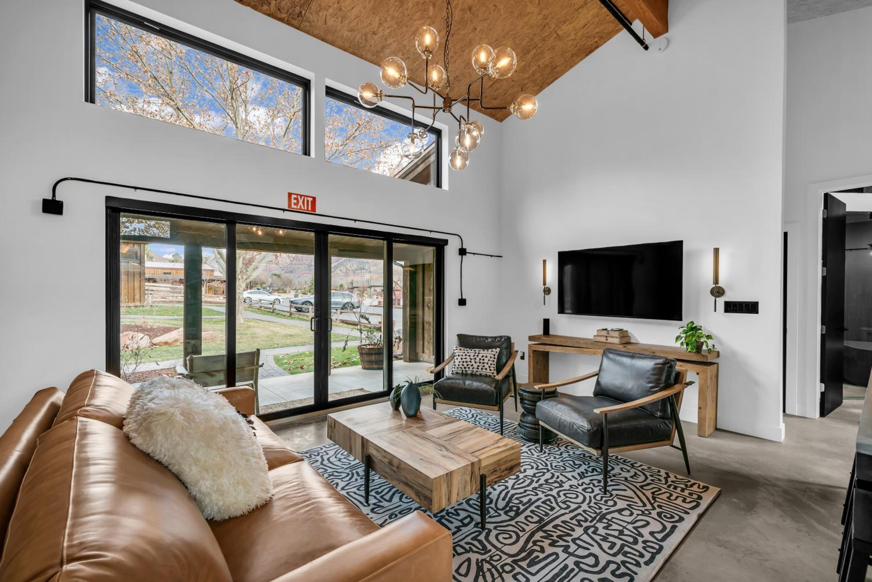 One-Bedroom Apartment - Photo 11