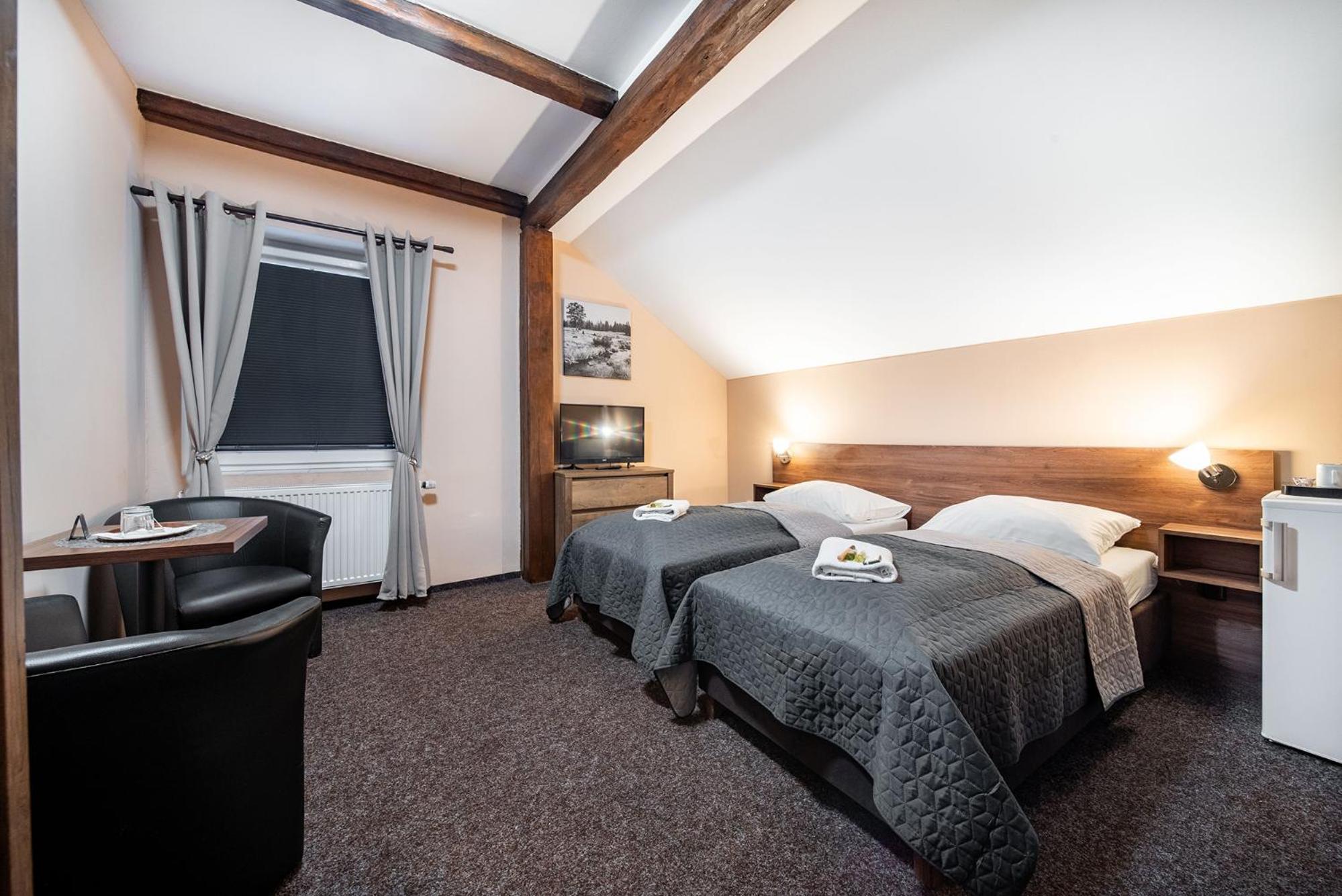 Twin Room - Photo 2
