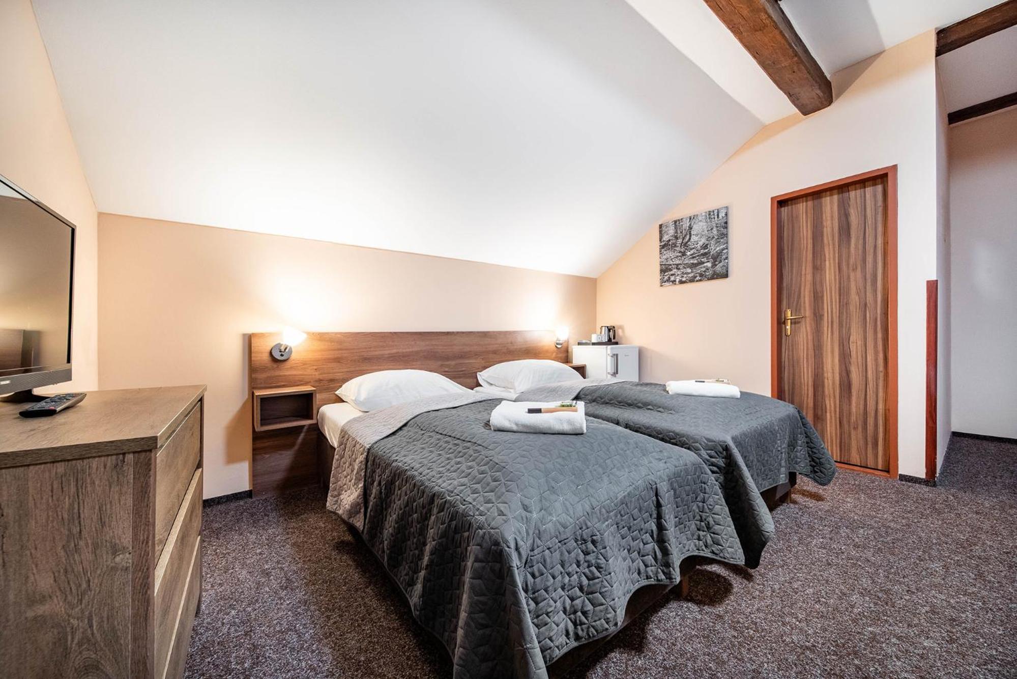 Twin Room - Photo 4