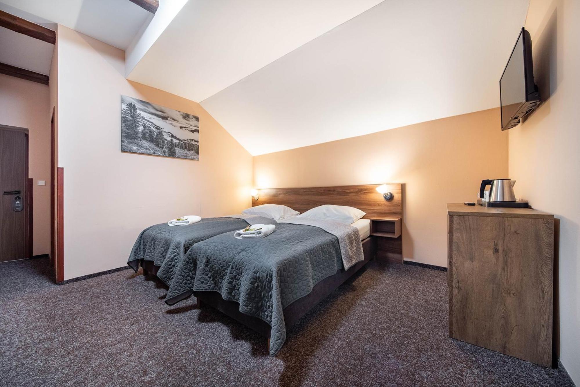 Twin Room - Photo 6
