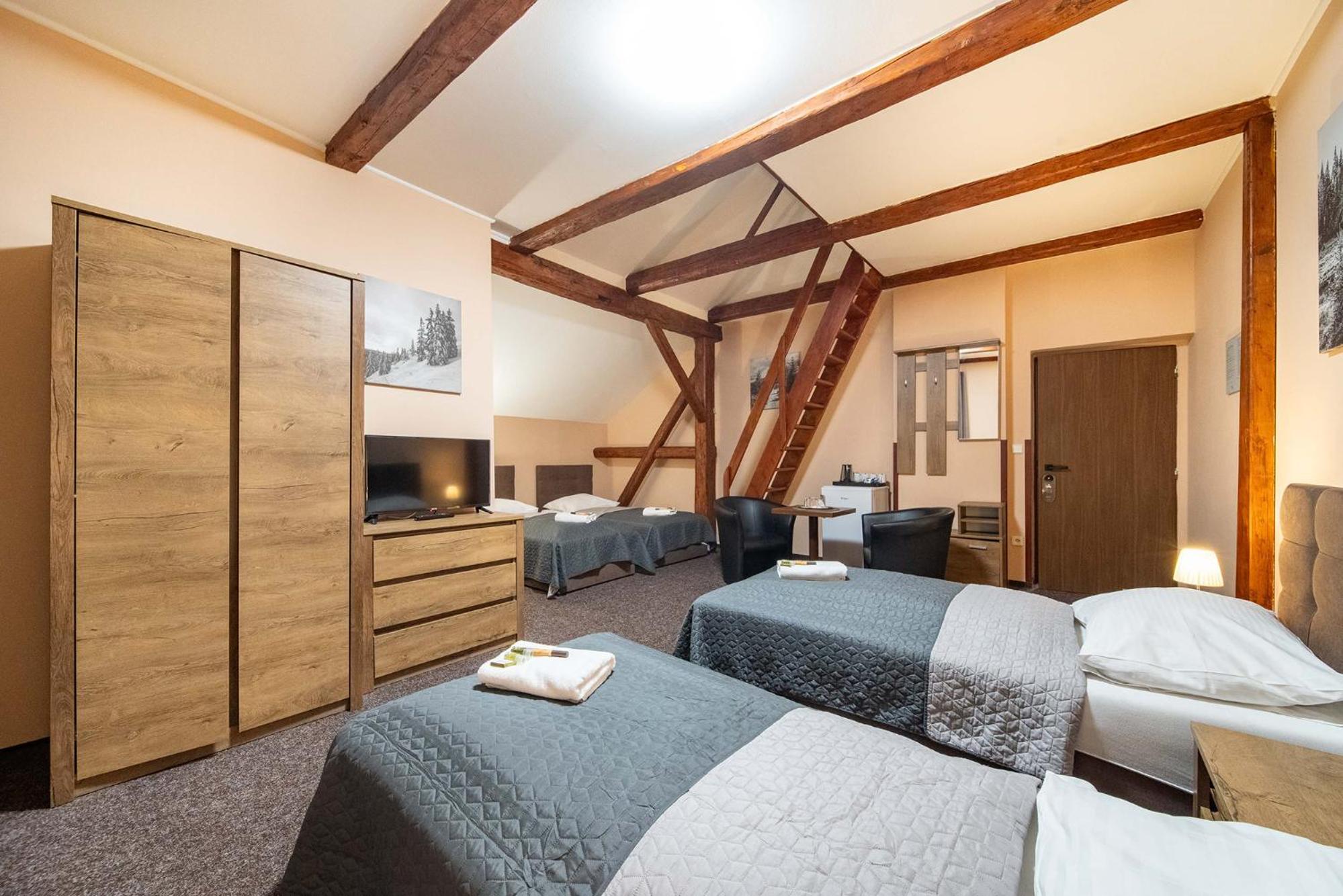 Quadruple Room - Photo 1