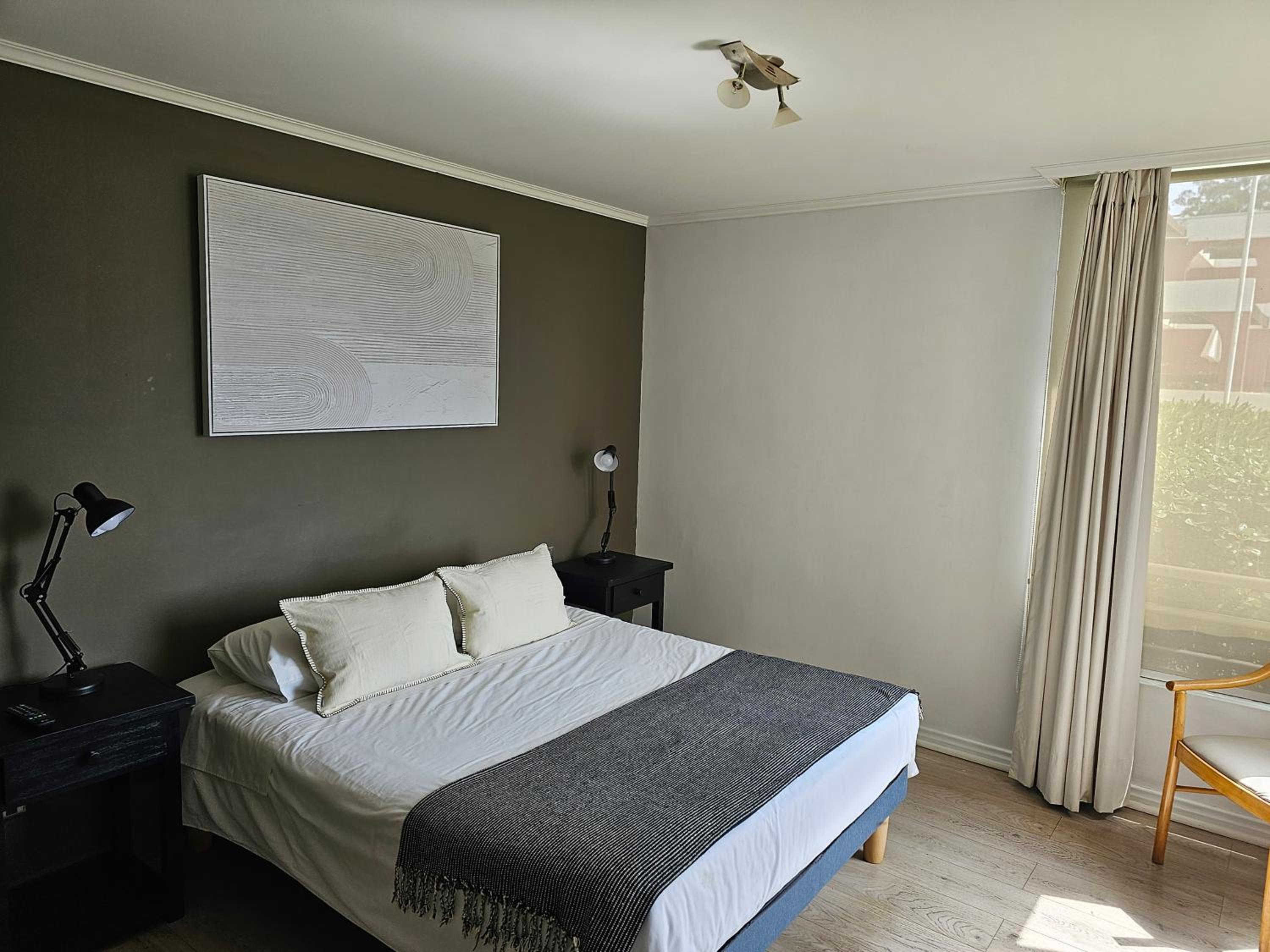 One-Bedroom Apartment photo 1