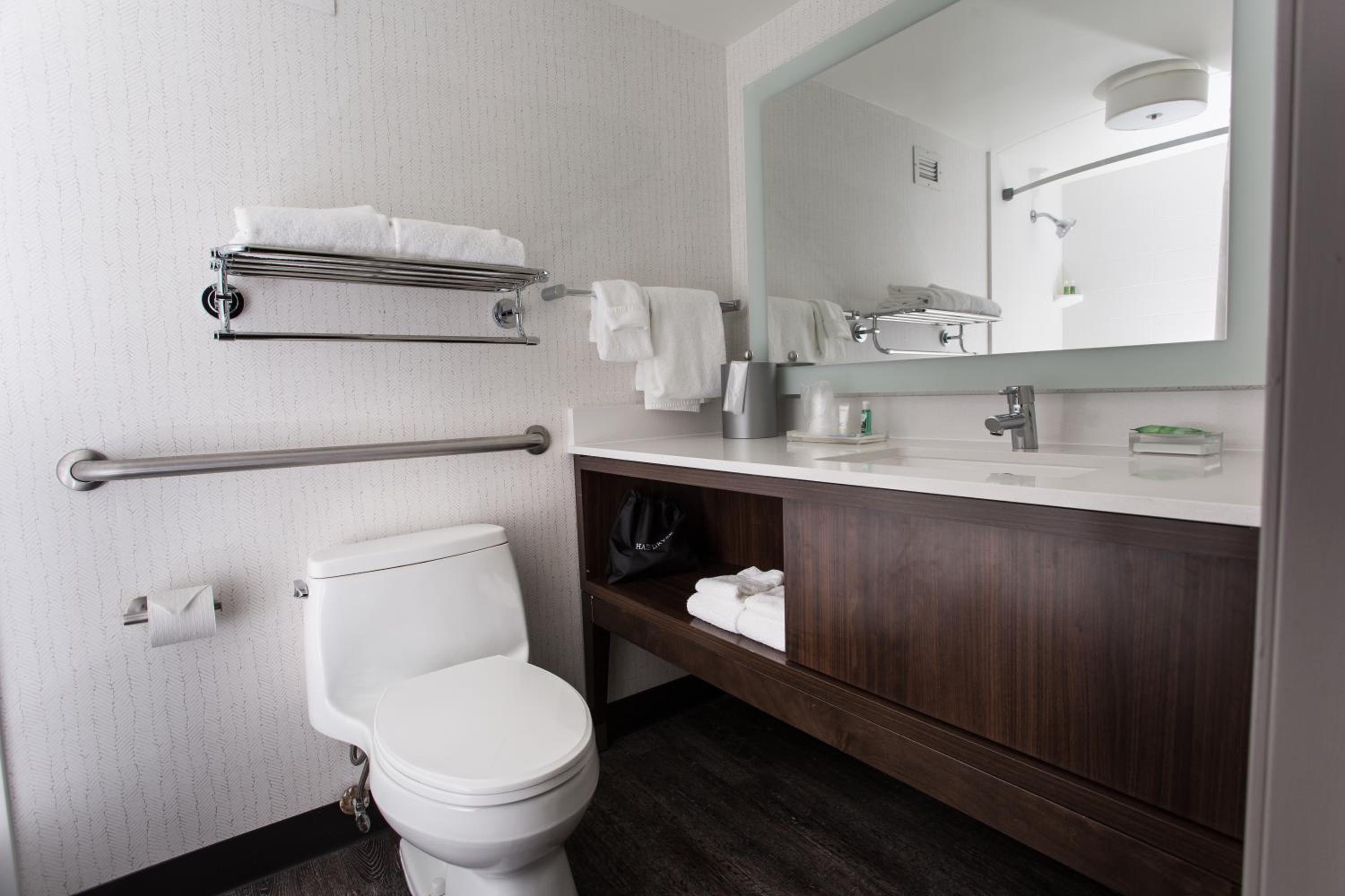 Premium King Room - Photo 2