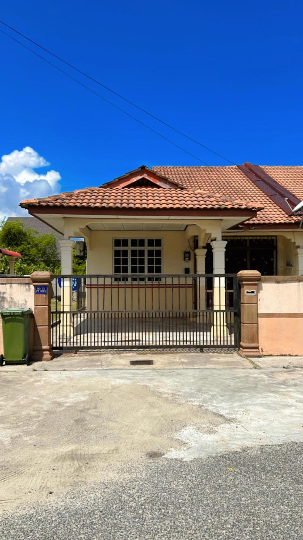 Three-Bedroom House photo 1