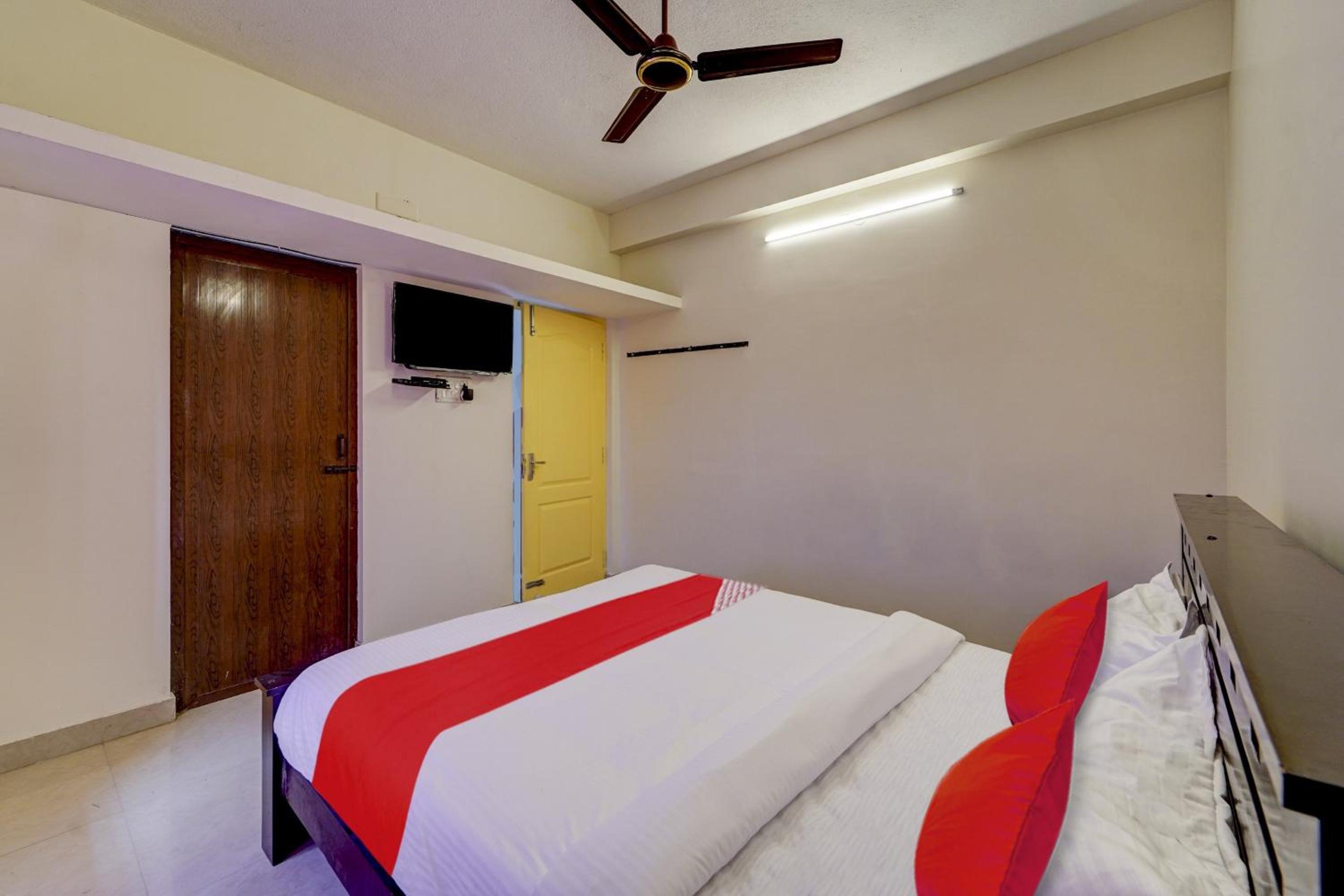 Standard Double Room - Photo 12