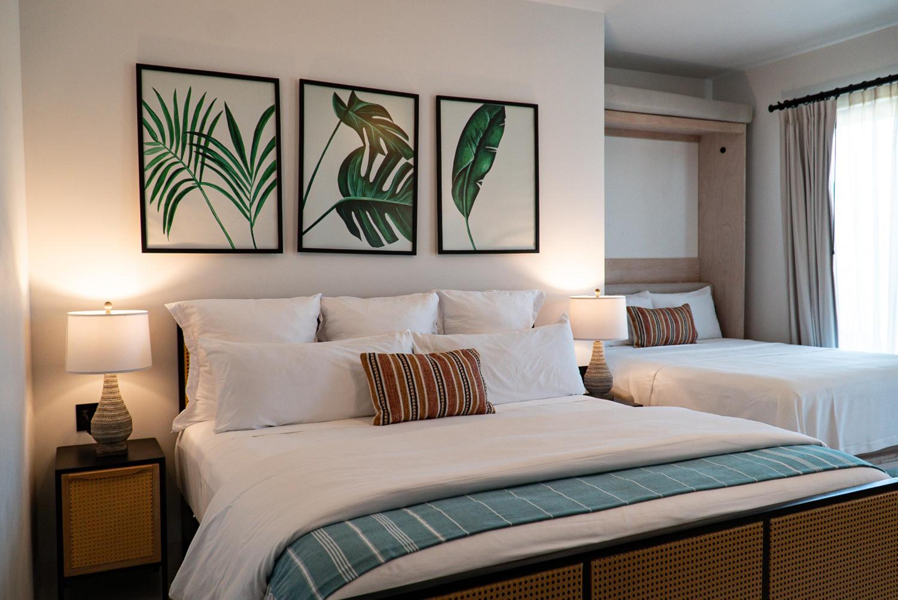Deluxe Room - Photo 9