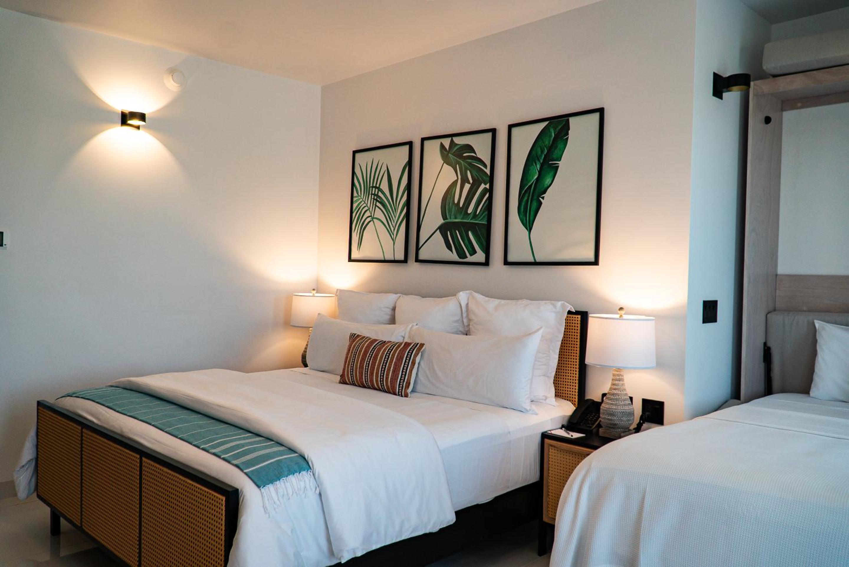 Deluxe Room - Photo 13