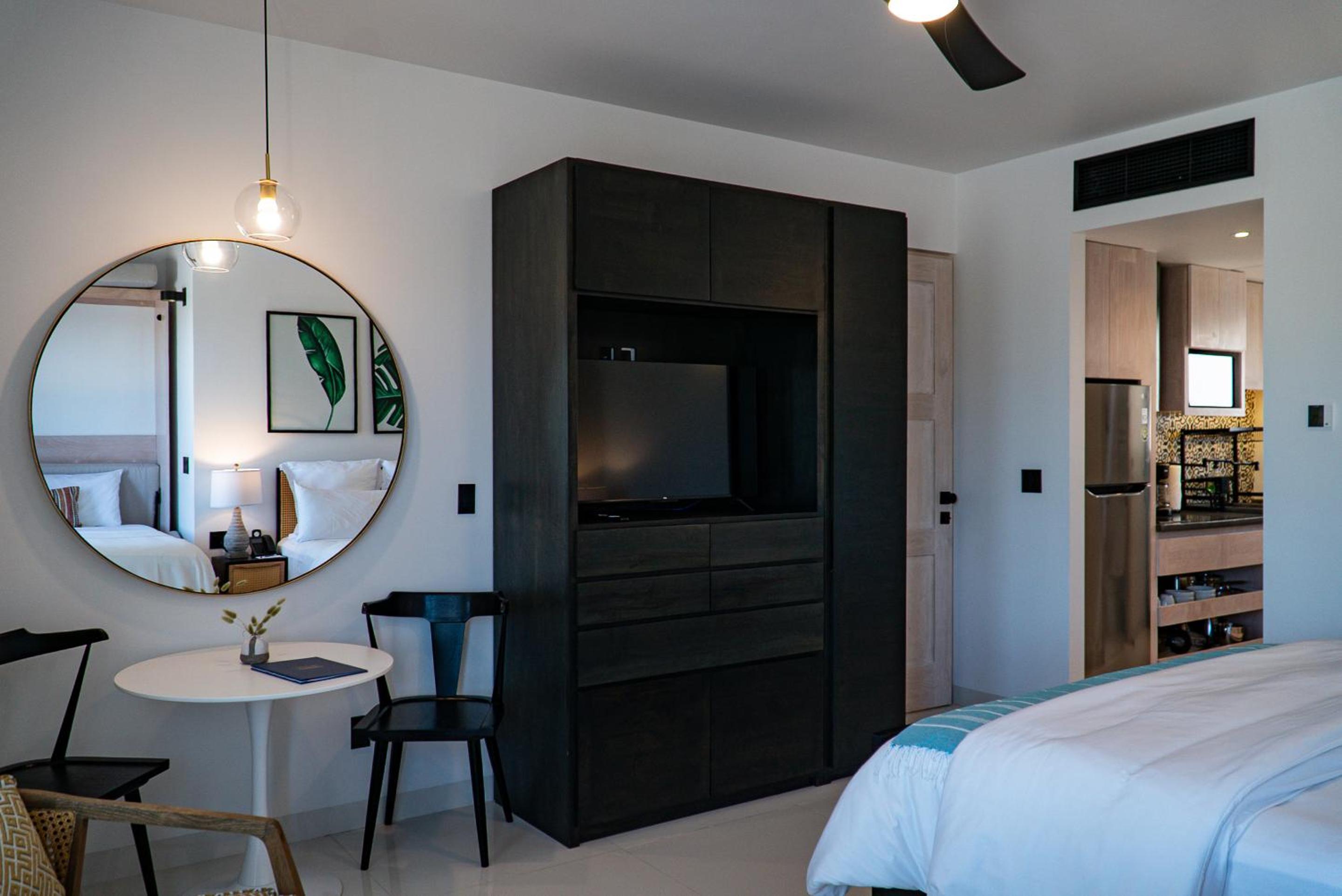 Deluxe Room - Photo 14