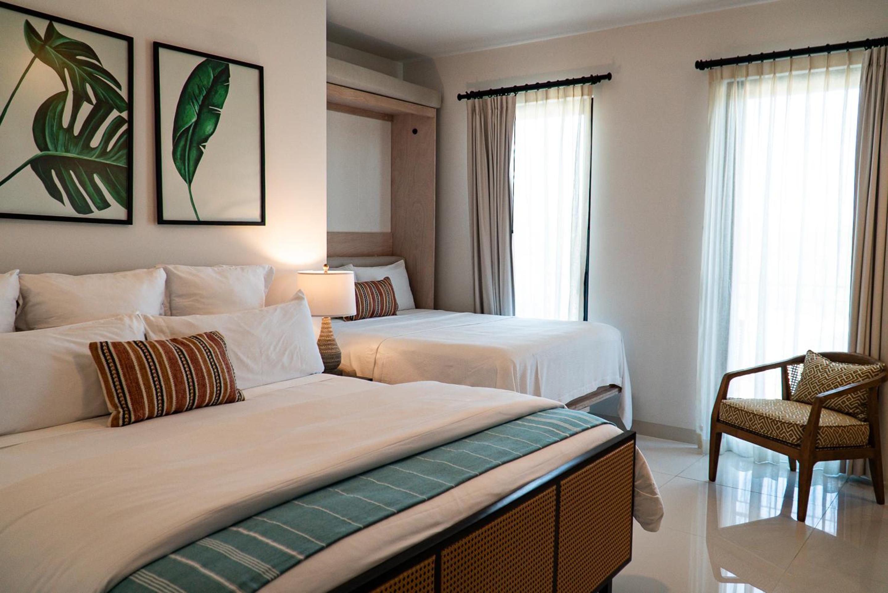 Deluxe Room - Photo 17