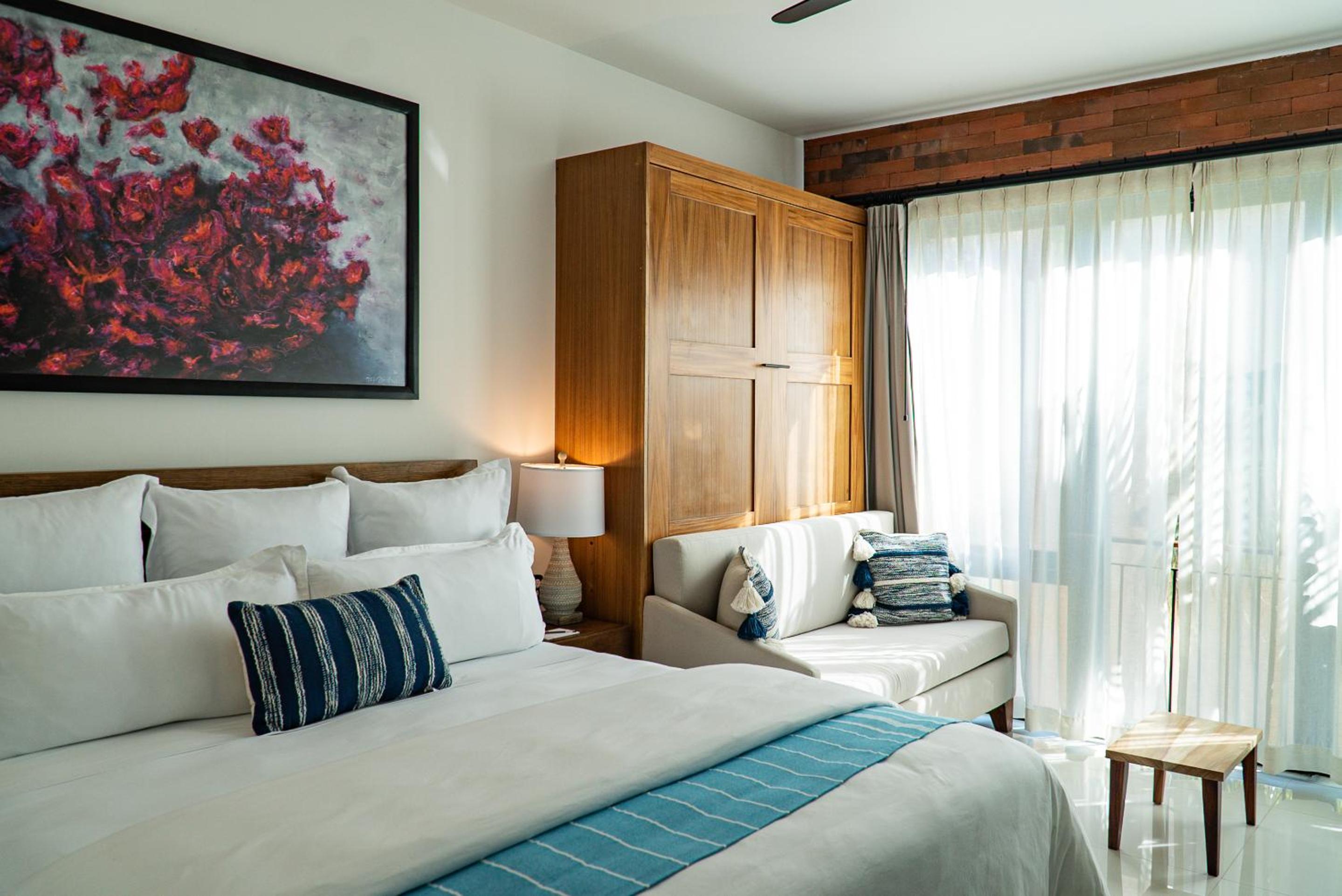 Deluxe Room - Photo 21