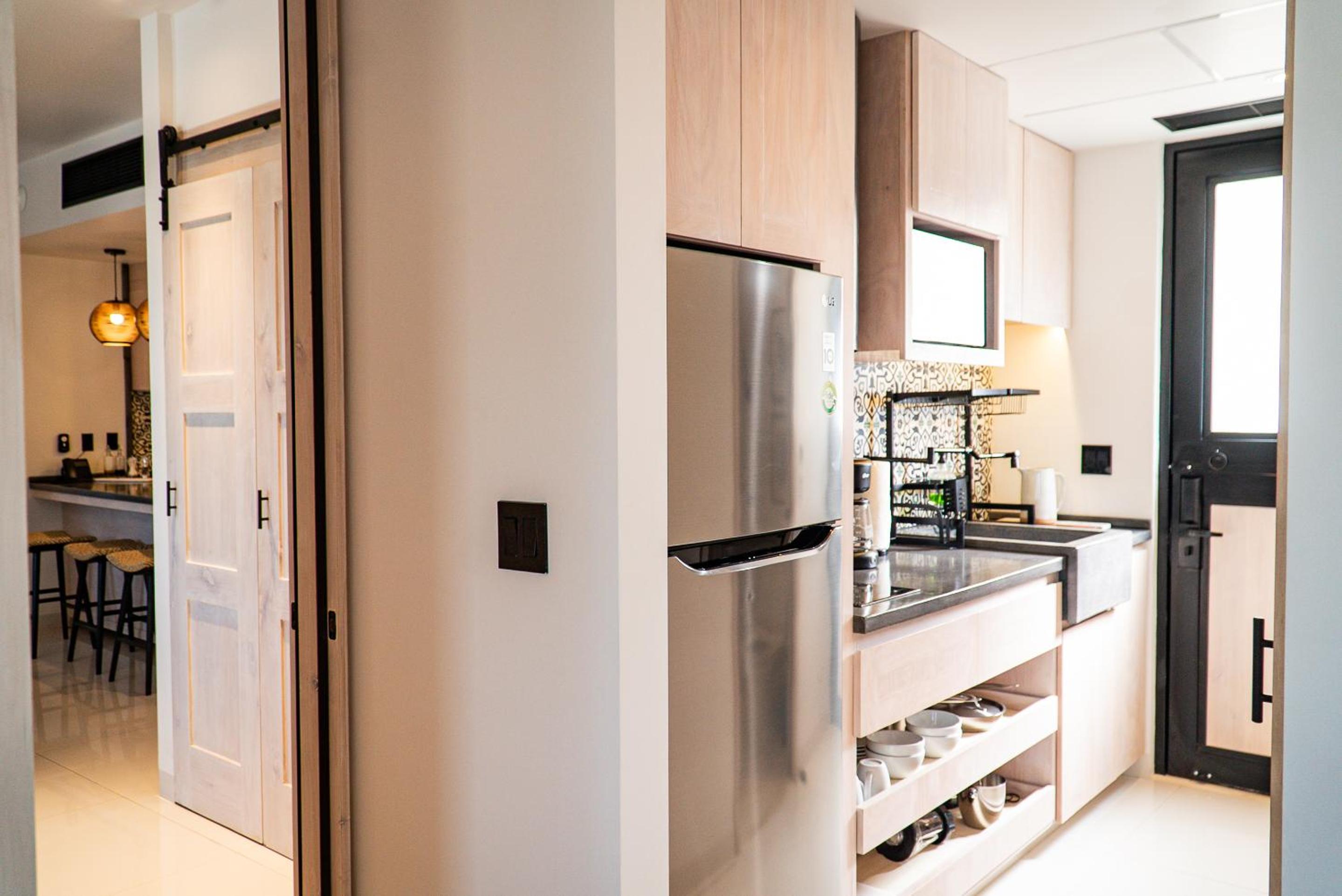 Two Bedroom Residences Full Kitchen - Photo 26