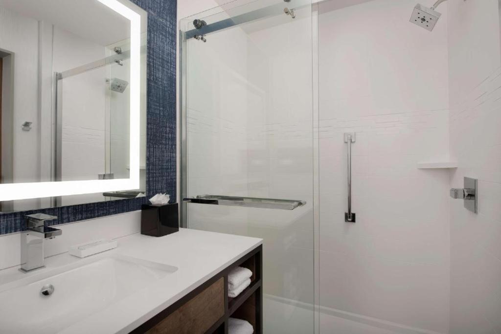 King Room - Hearing Access - Photo 2