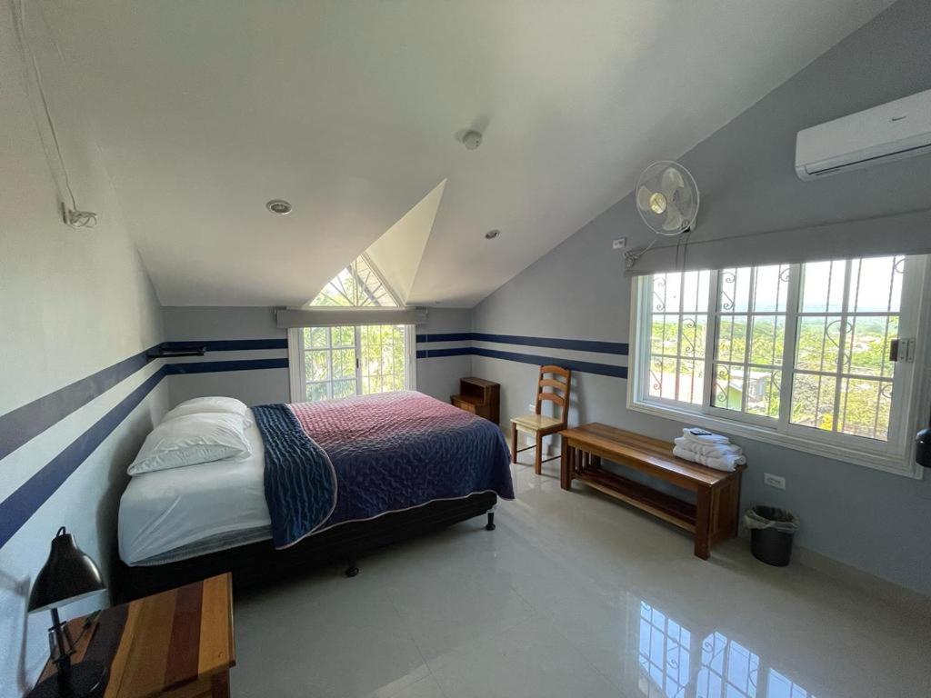 Standard Queen Room photo 2