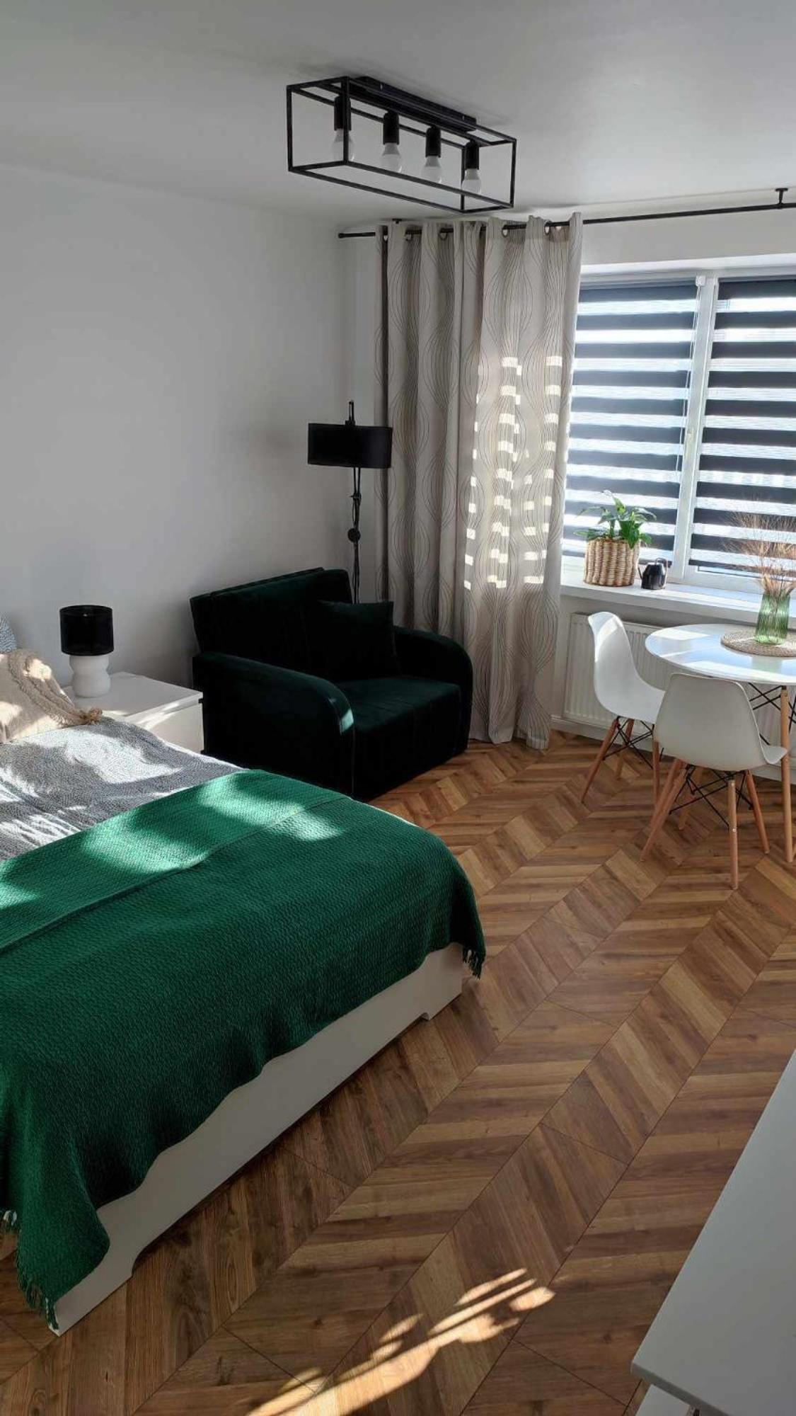 Apartment with Shower - Photo 2