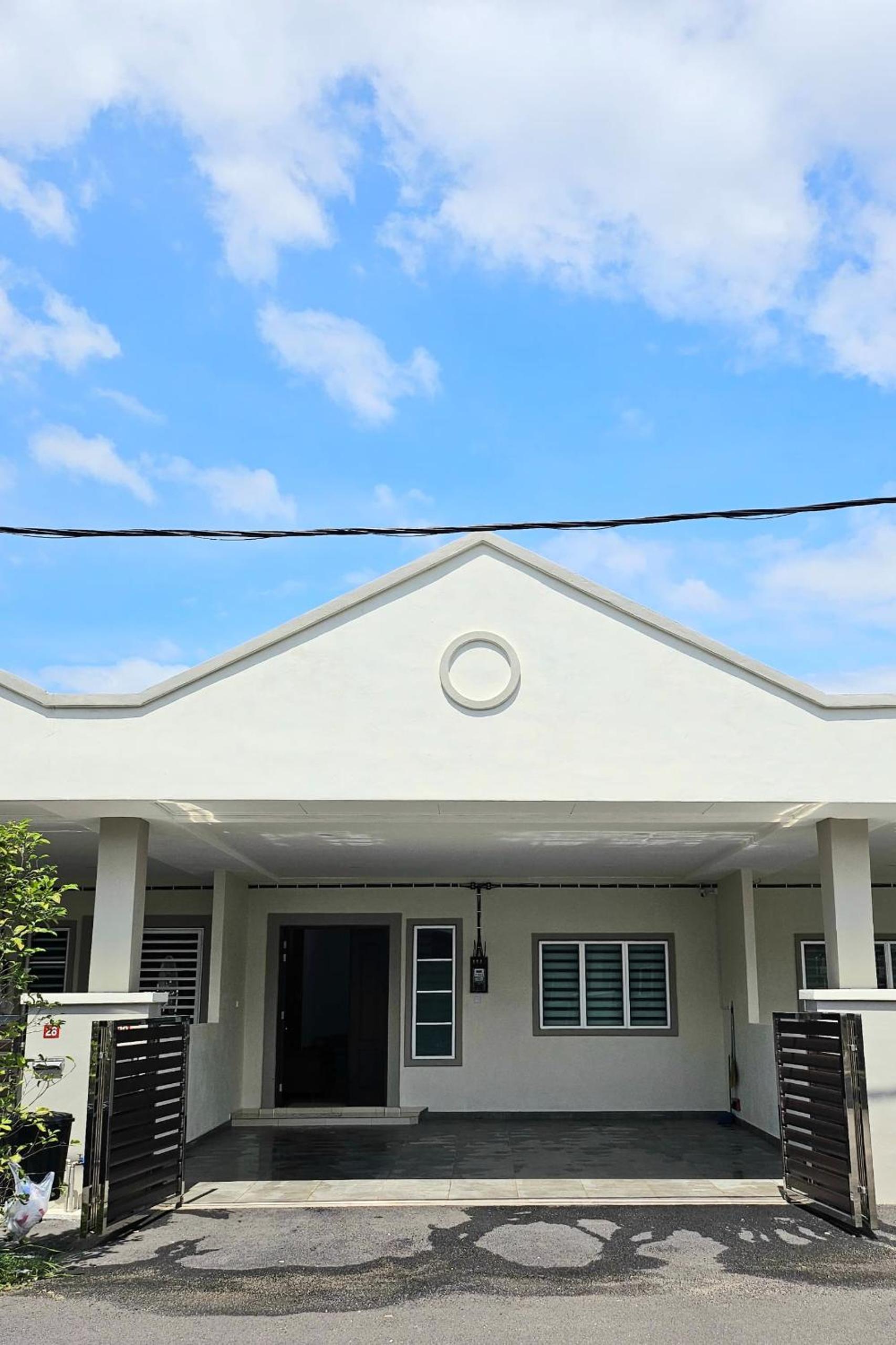Three-Bedroom House photo 2