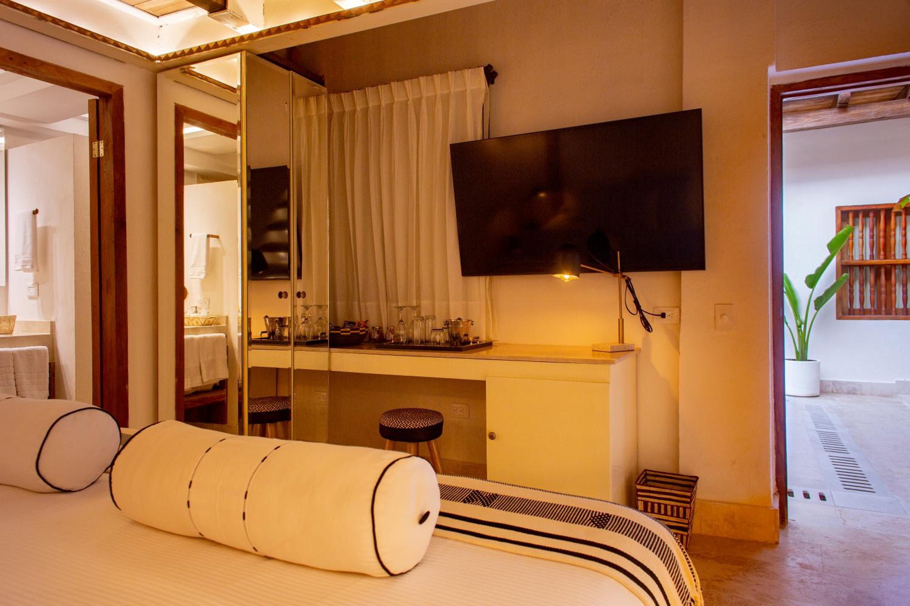 Quadruple Room with Private Bathroom