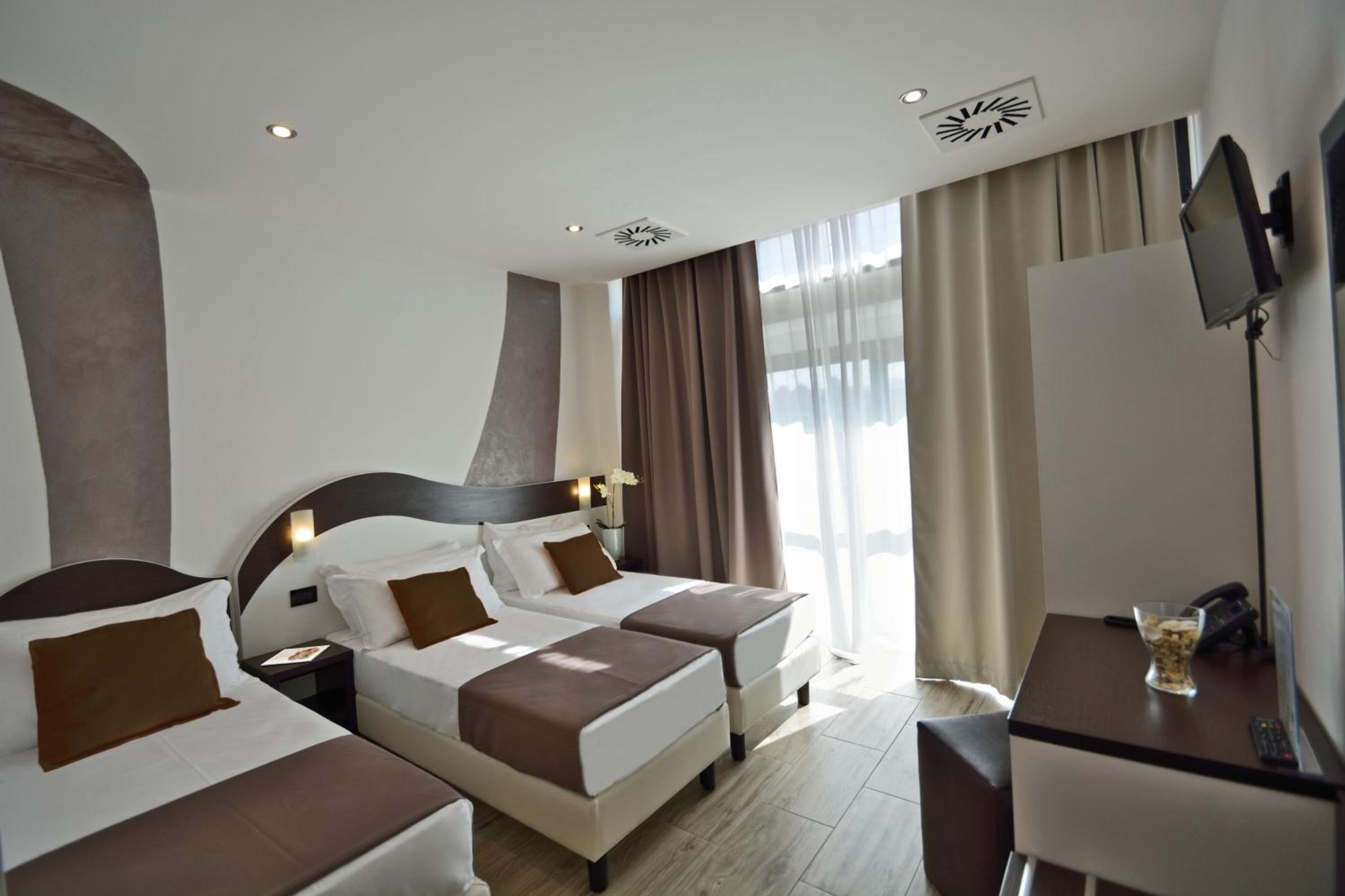 Superior Triple Room - Photo 20