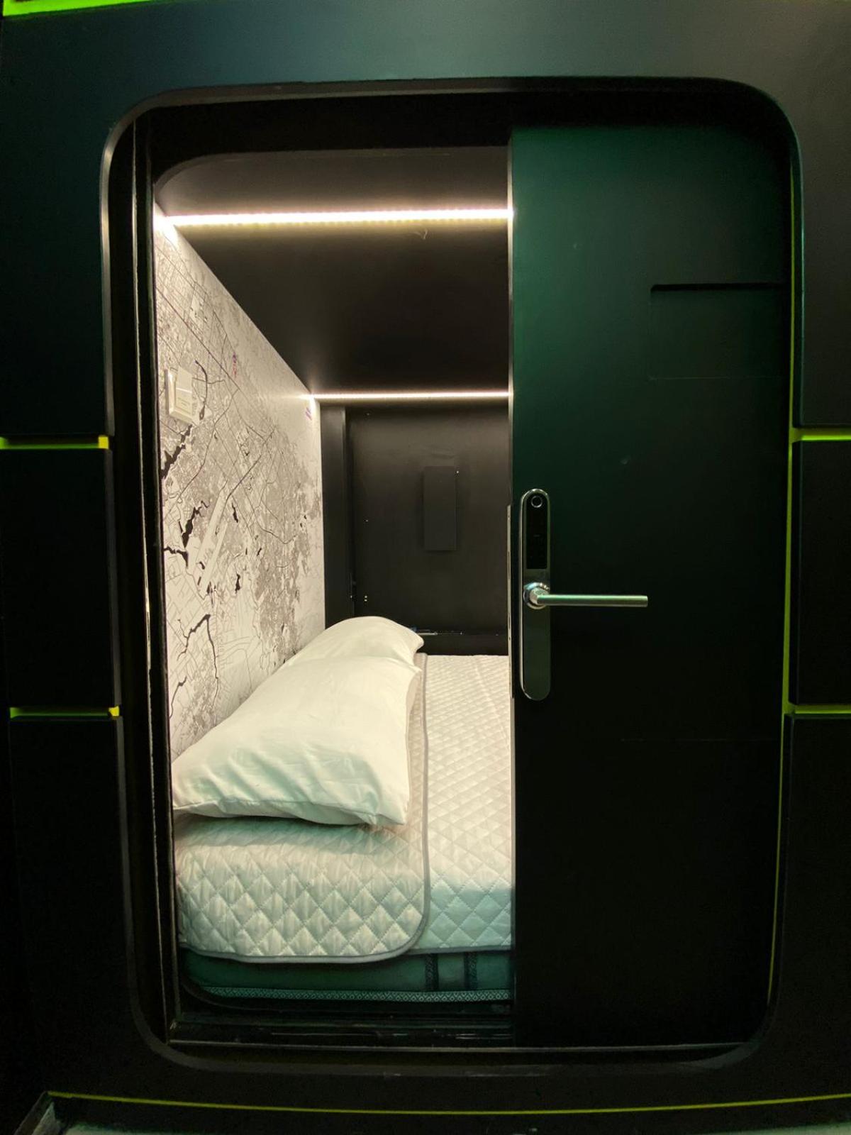 Single Bed in Mixed Dormitory Room
