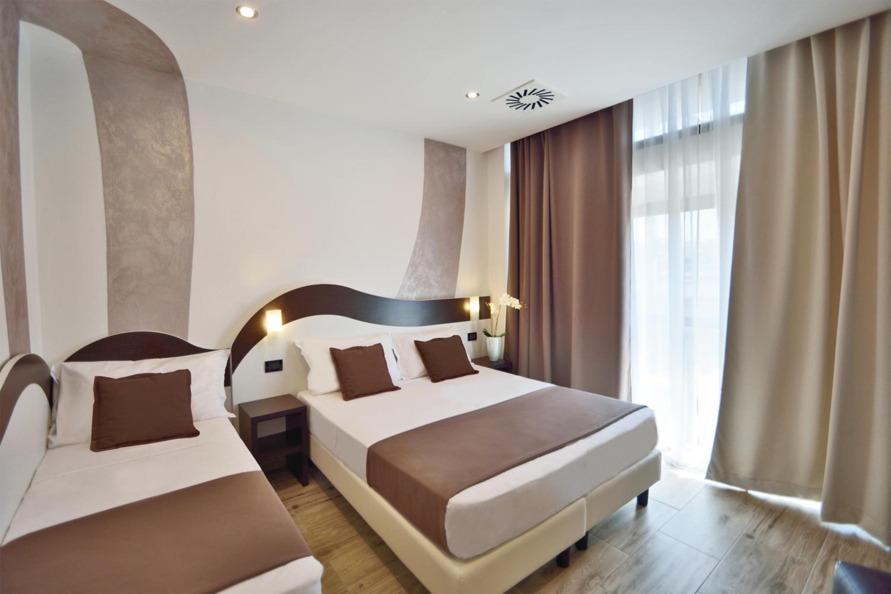 Superior Triple Room - Photo 9