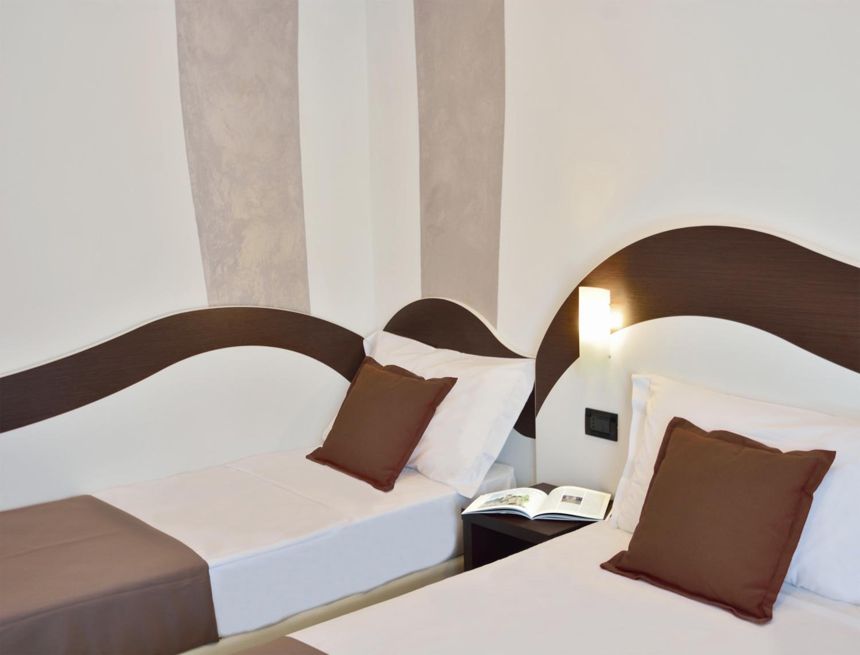 Superior Triple Room - Photo 14
