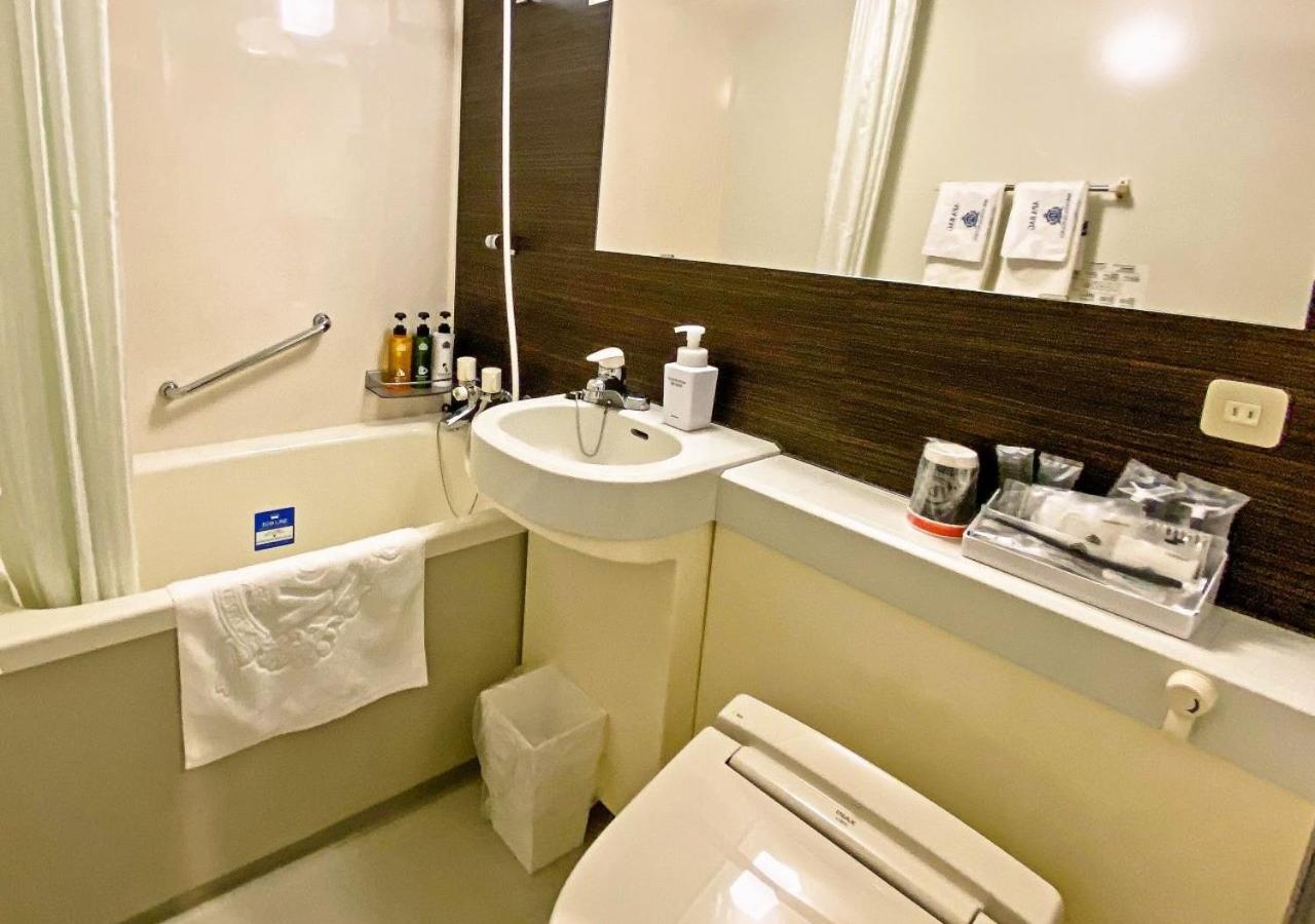 Twin Room - Smoking - Photo 12