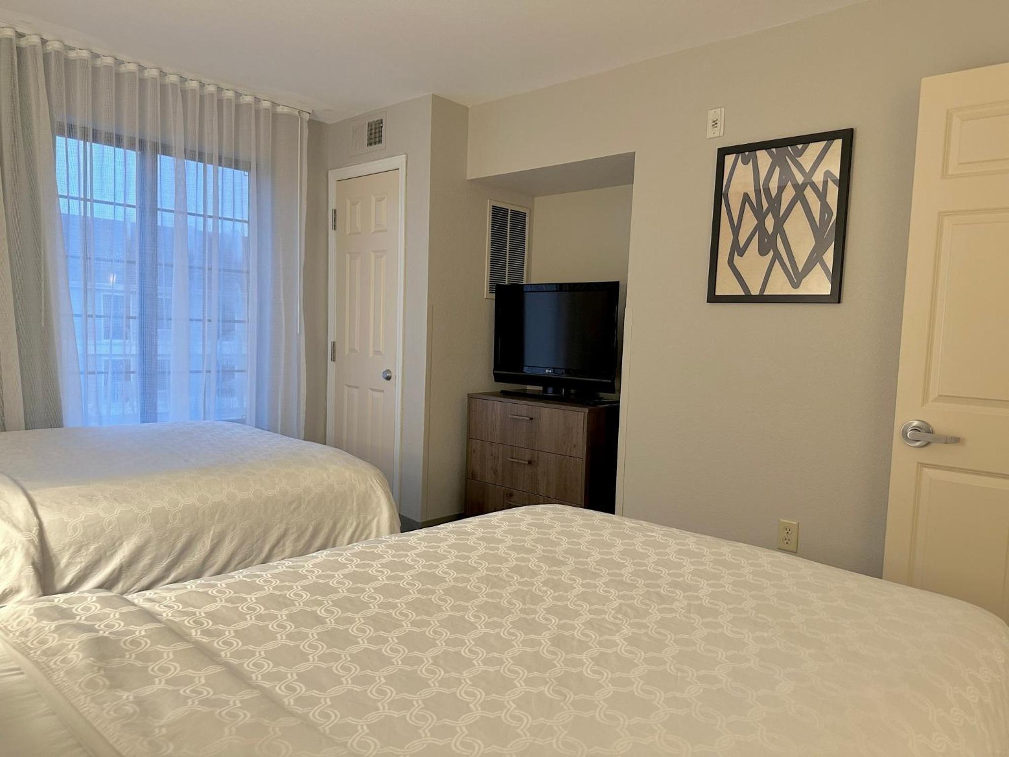 One-Bedroom Suite - Photo 4