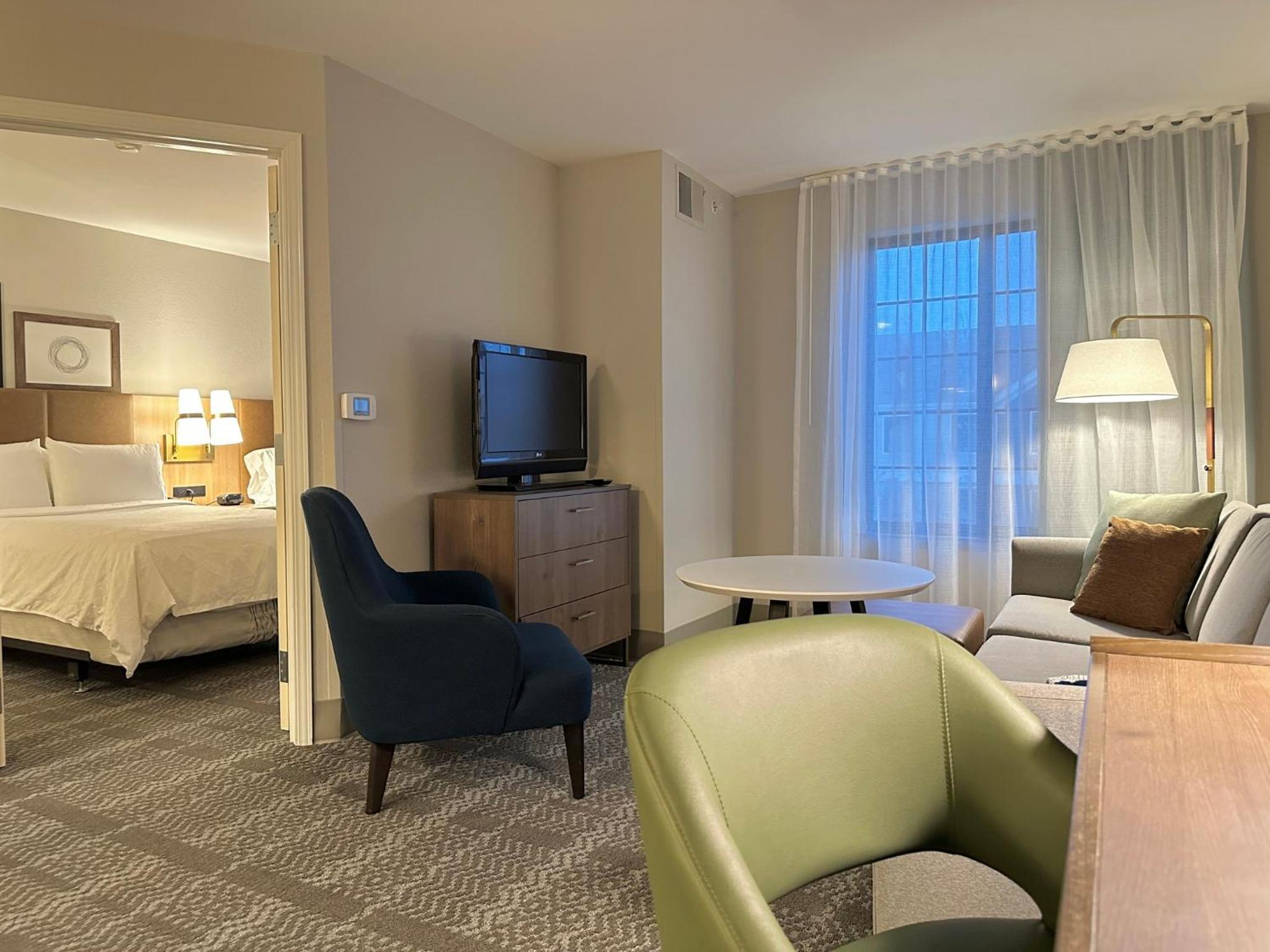 One-Bedroom Suite - Photo 2