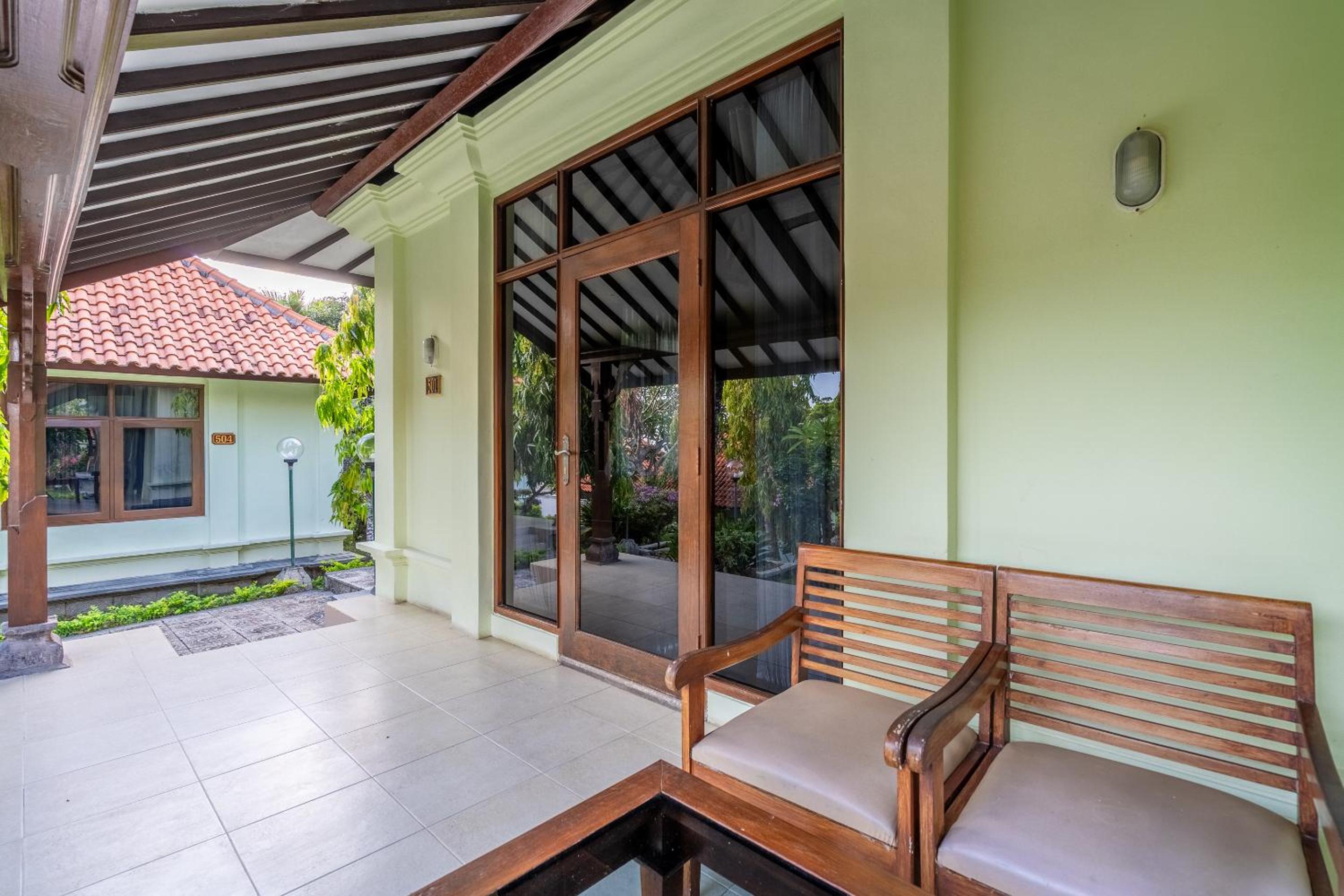 Deluxe Executive Room with Garden View photo 2