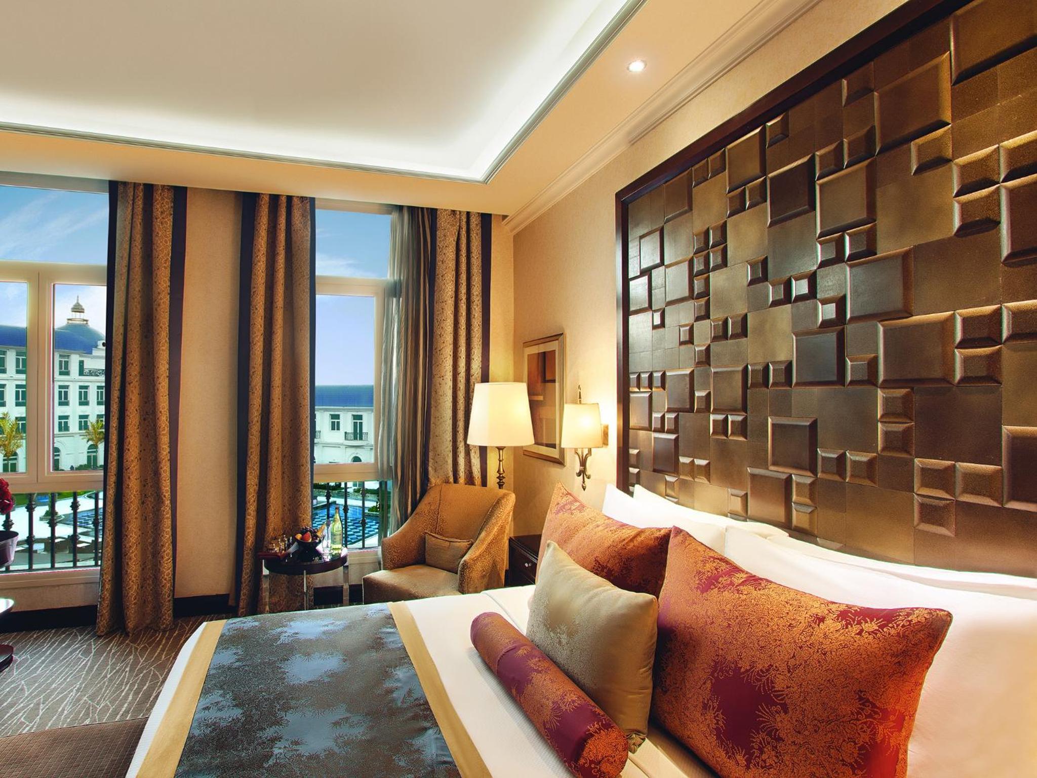 Royal Club Pool Room