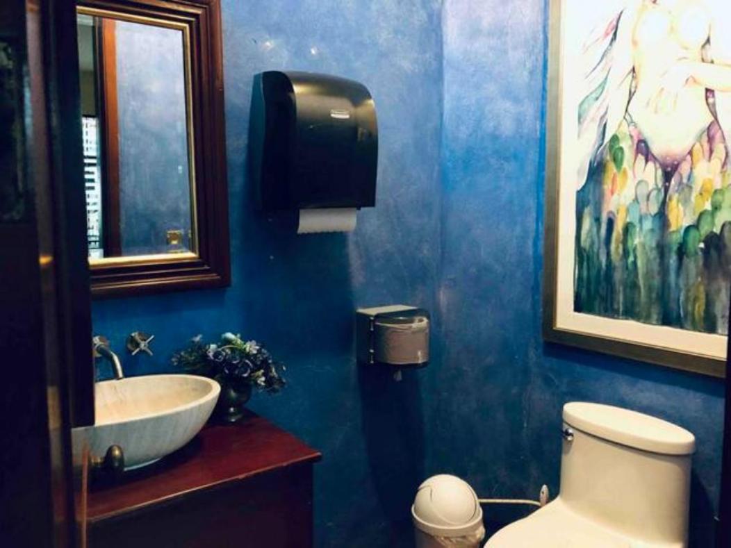 Deluxe King Suite - Photo 9