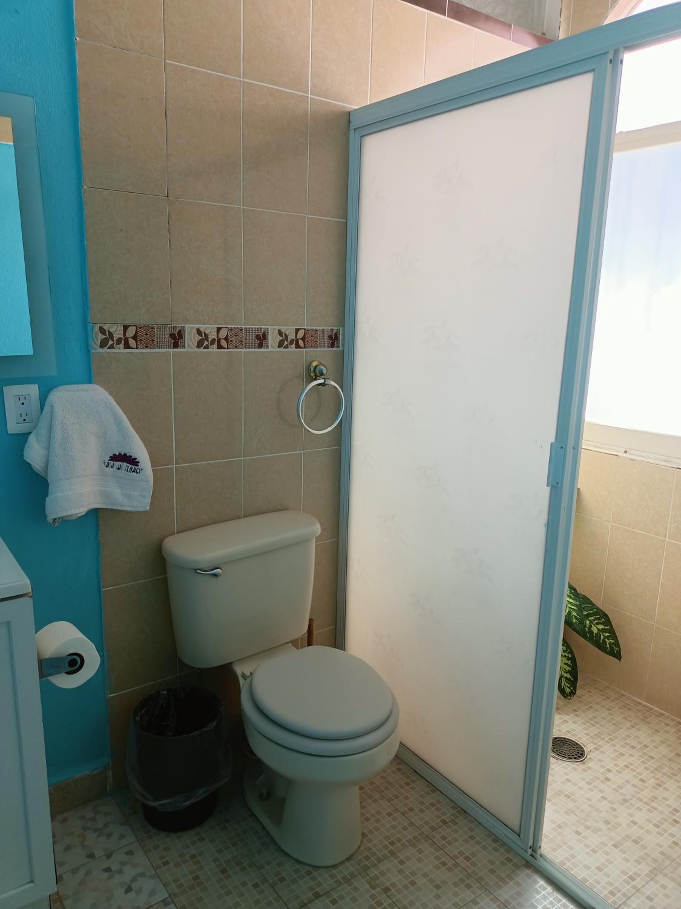 Double Room with Private Bathroom - Photo 3
