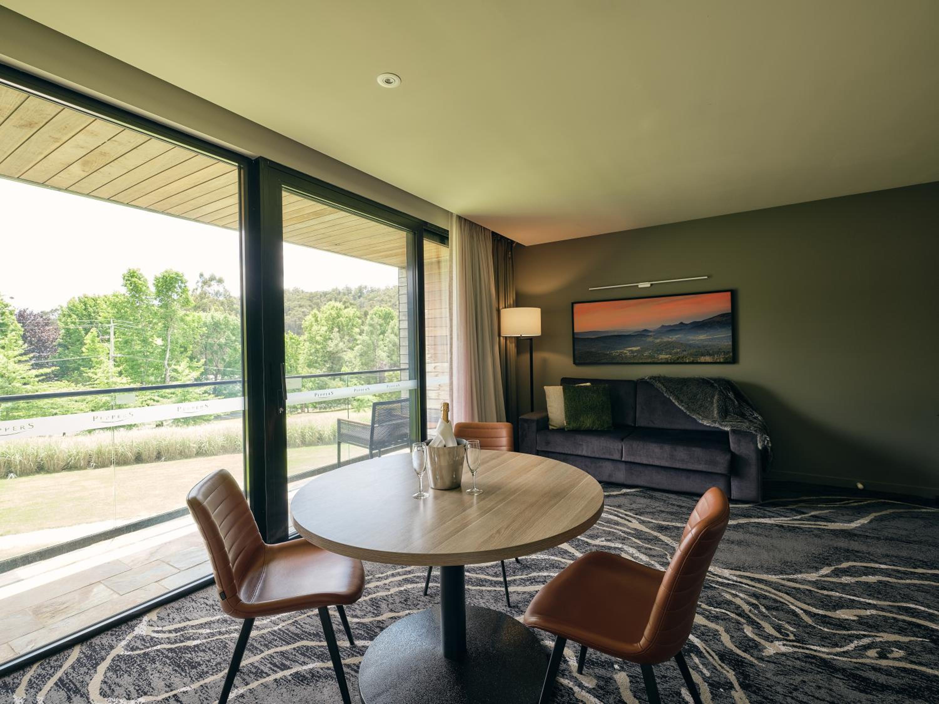 One-Bedroom Suite photo 3