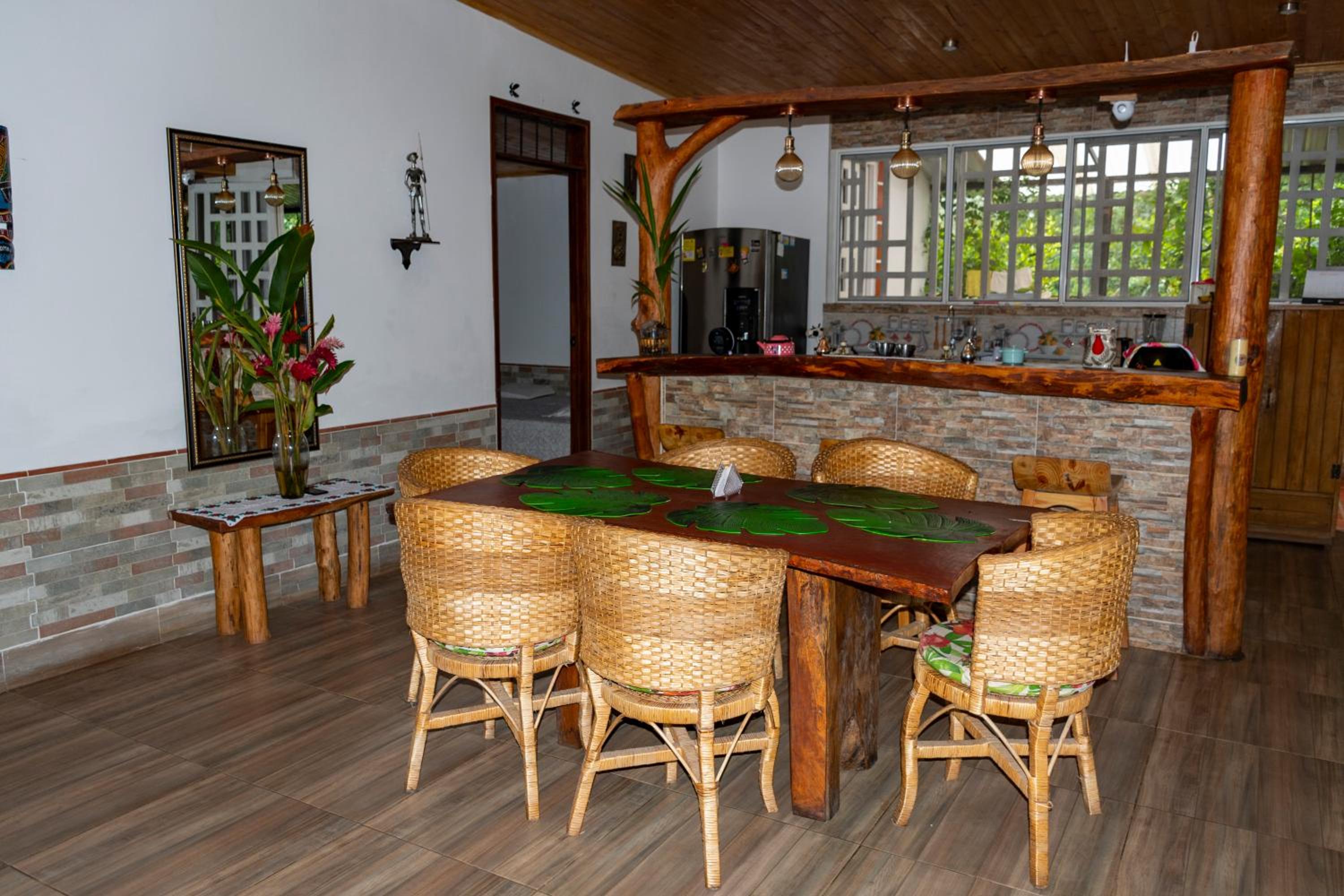 Seven-Bedroom House photo 3