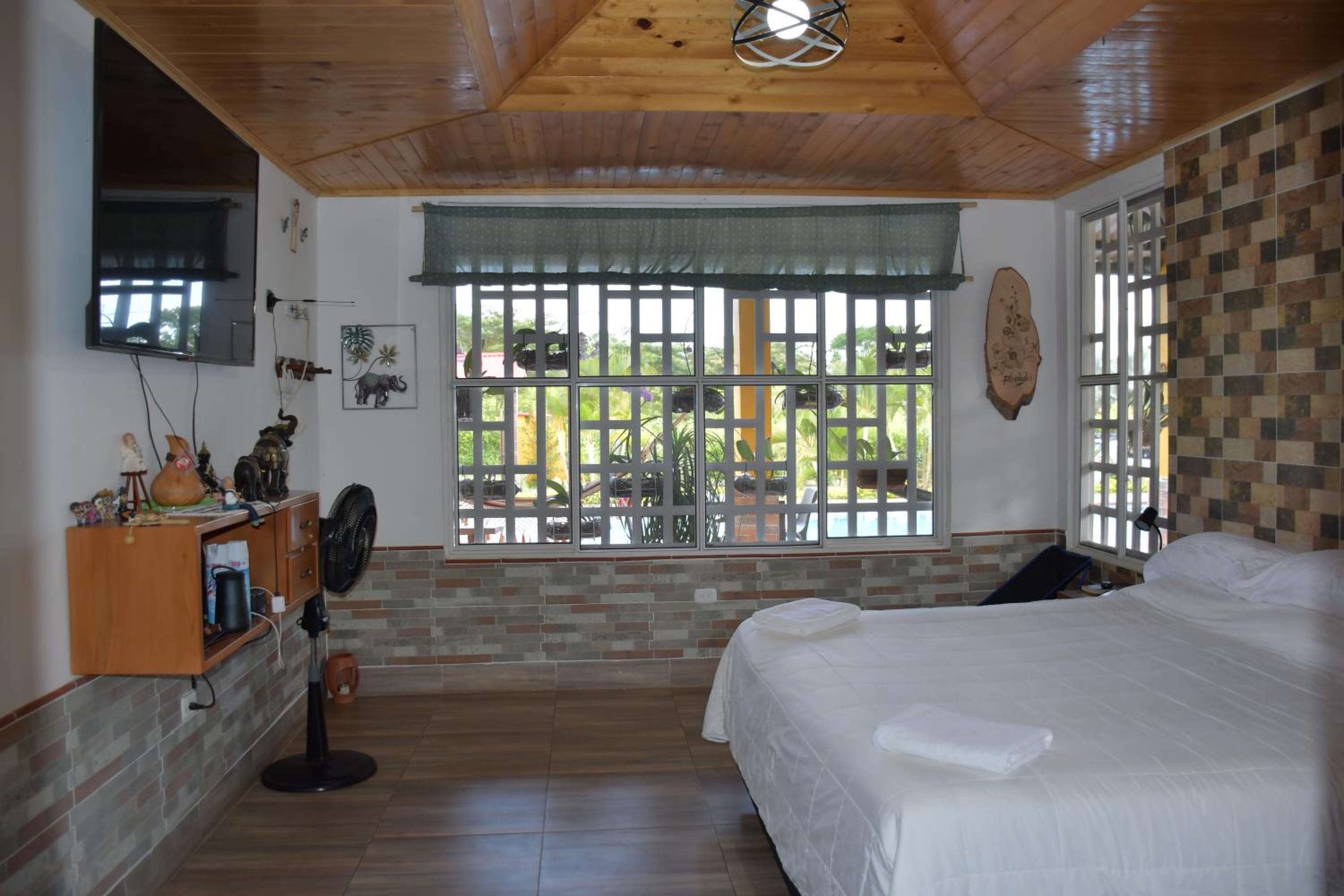 Seven-Bedroom House photo 1