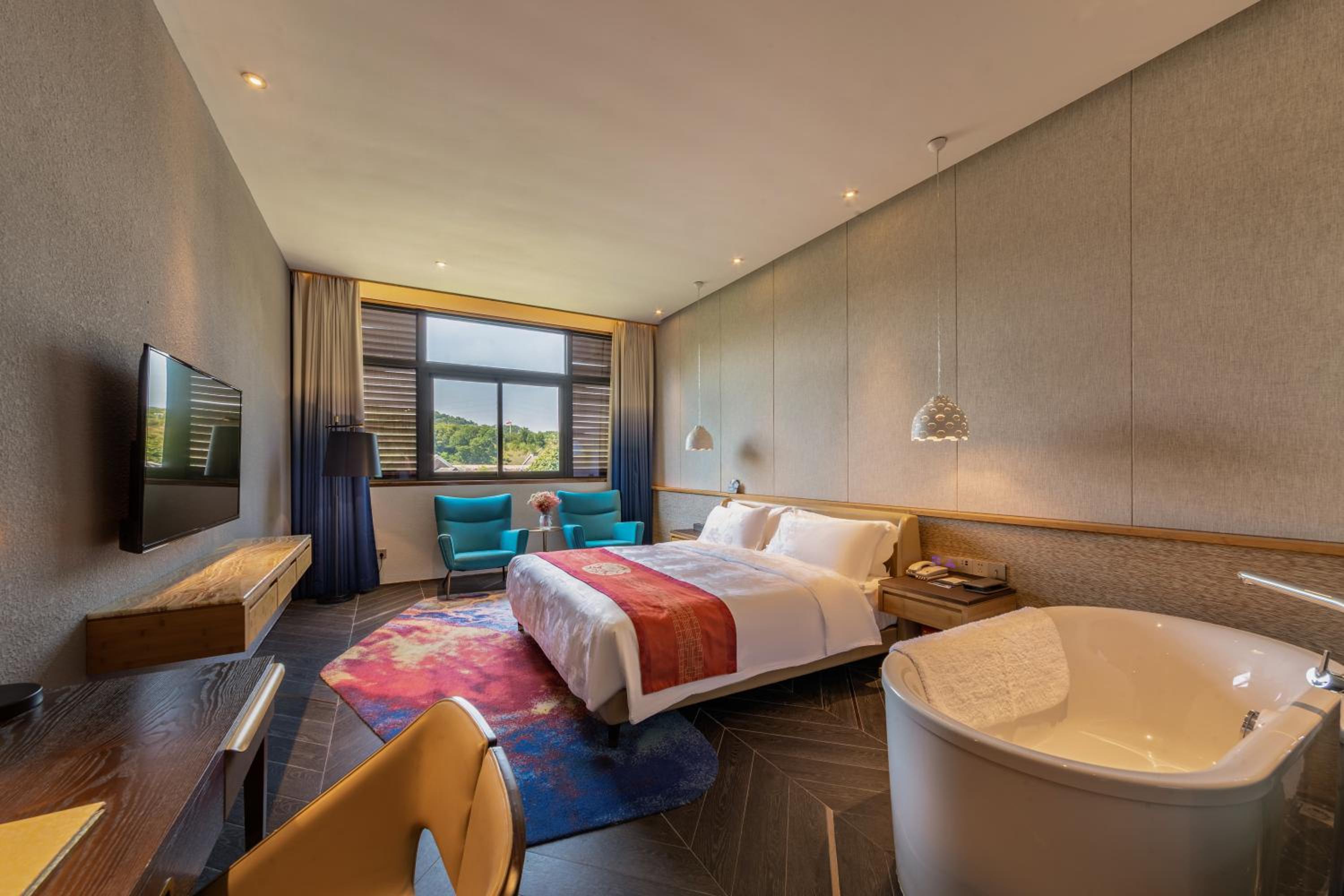 Deluxe Queen Room