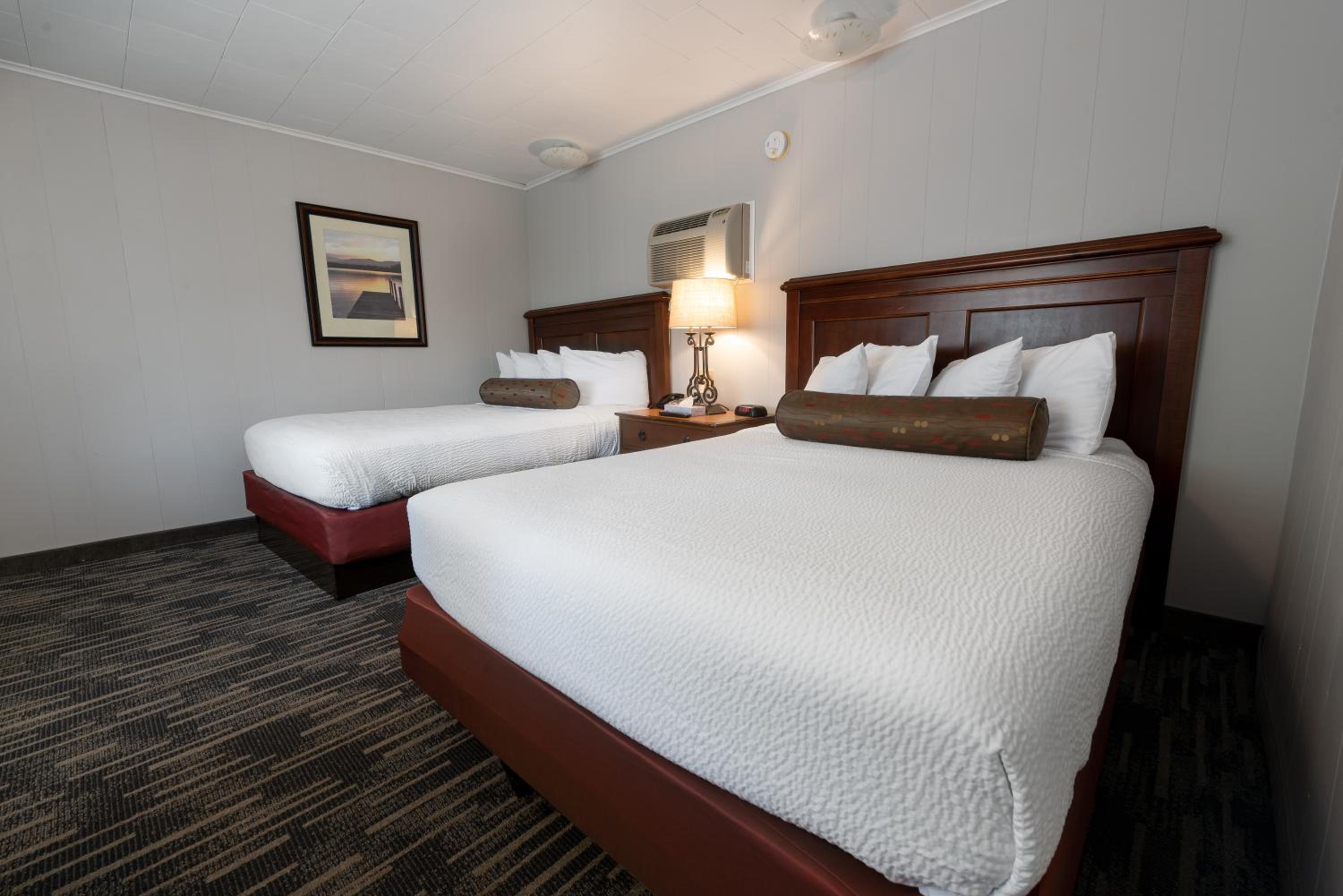 Center Room with Two Queen Beds photo 1