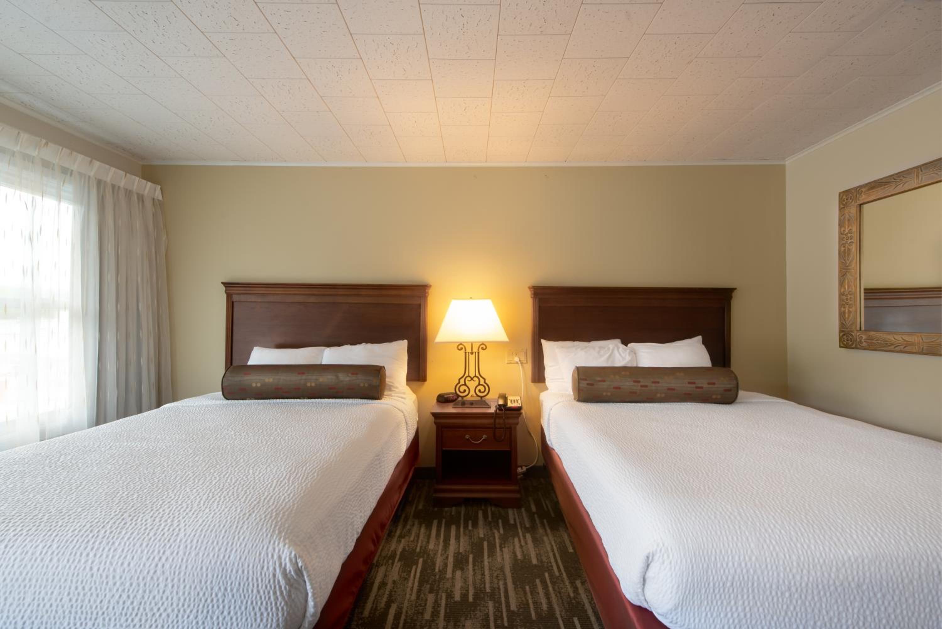 Lakeside with Two Queen Beds Front of the Building photo 1