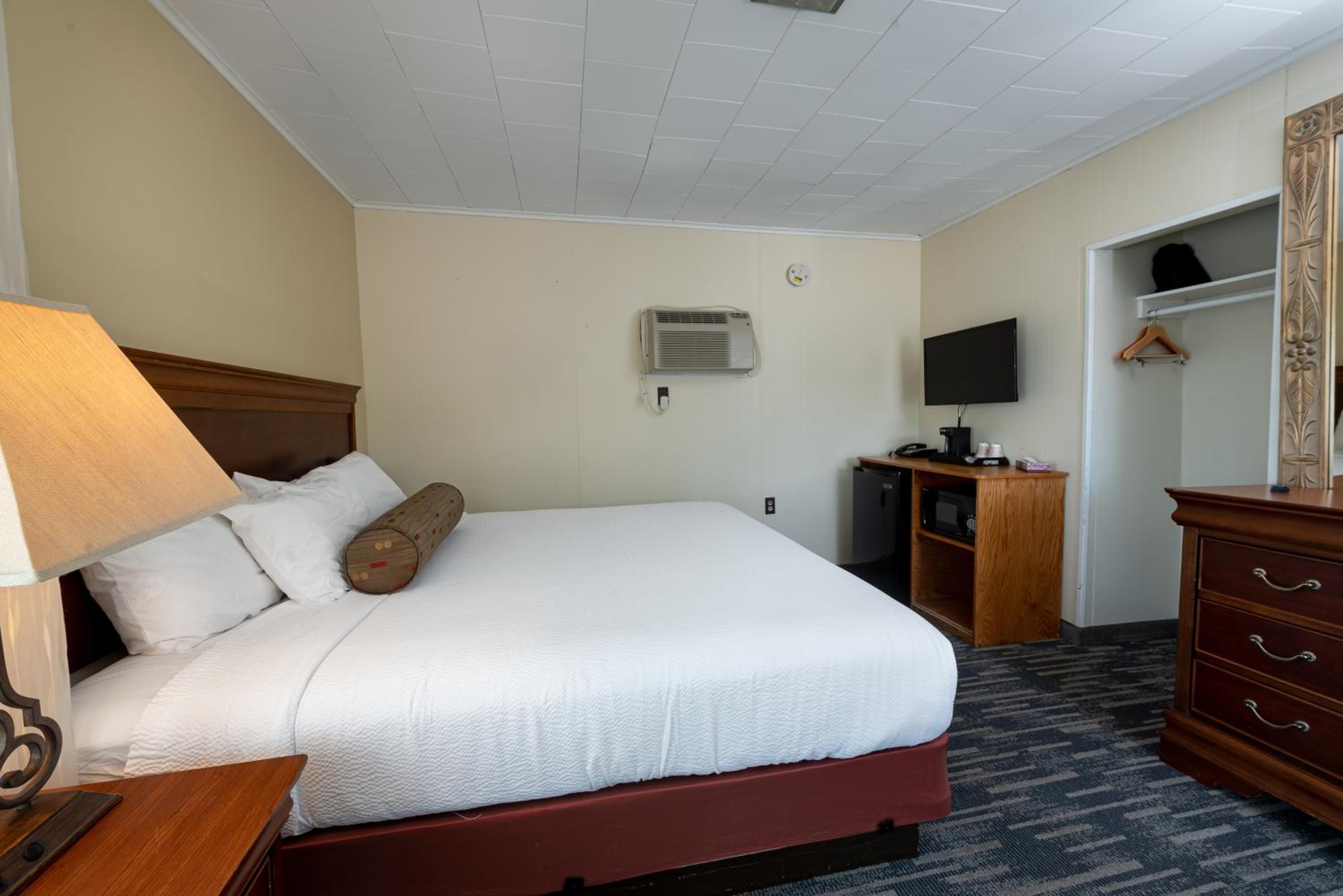 King Room - Poolside photo 3